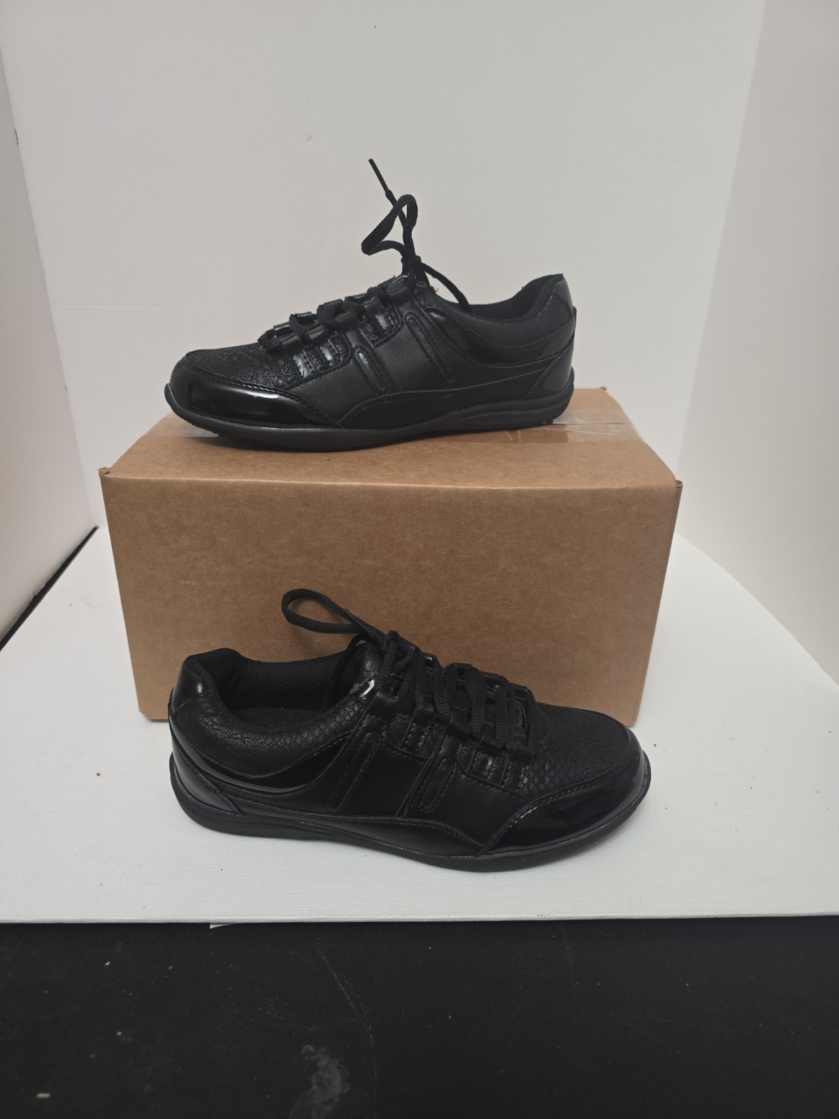 Cushion Walk Just Grip featuring a slip-resistant design Size 7