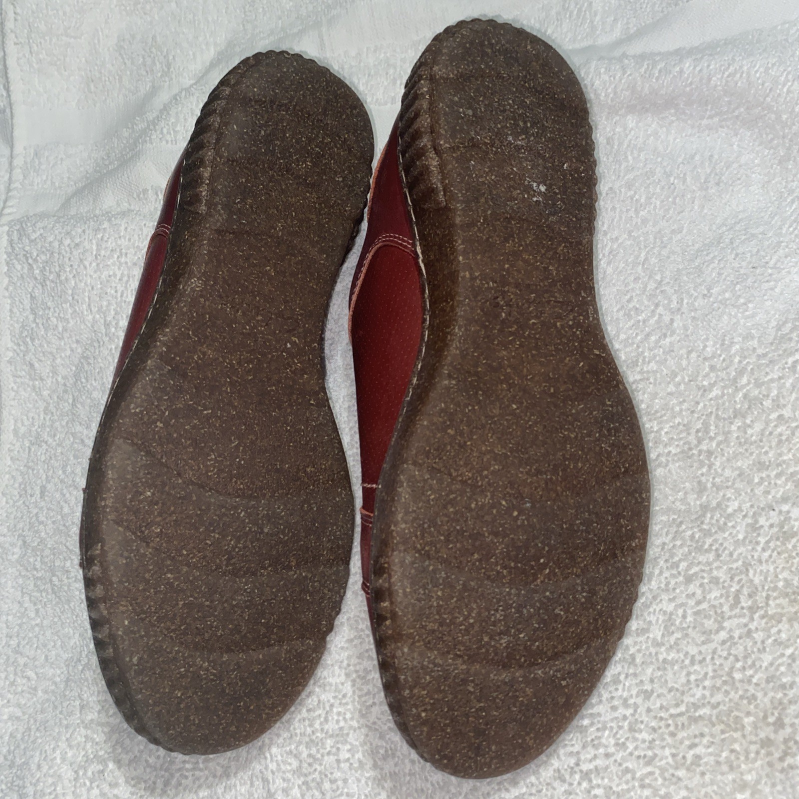 Size 10 Women’s Red CLARK’S SHOES SNEAKER STYLE Comfort