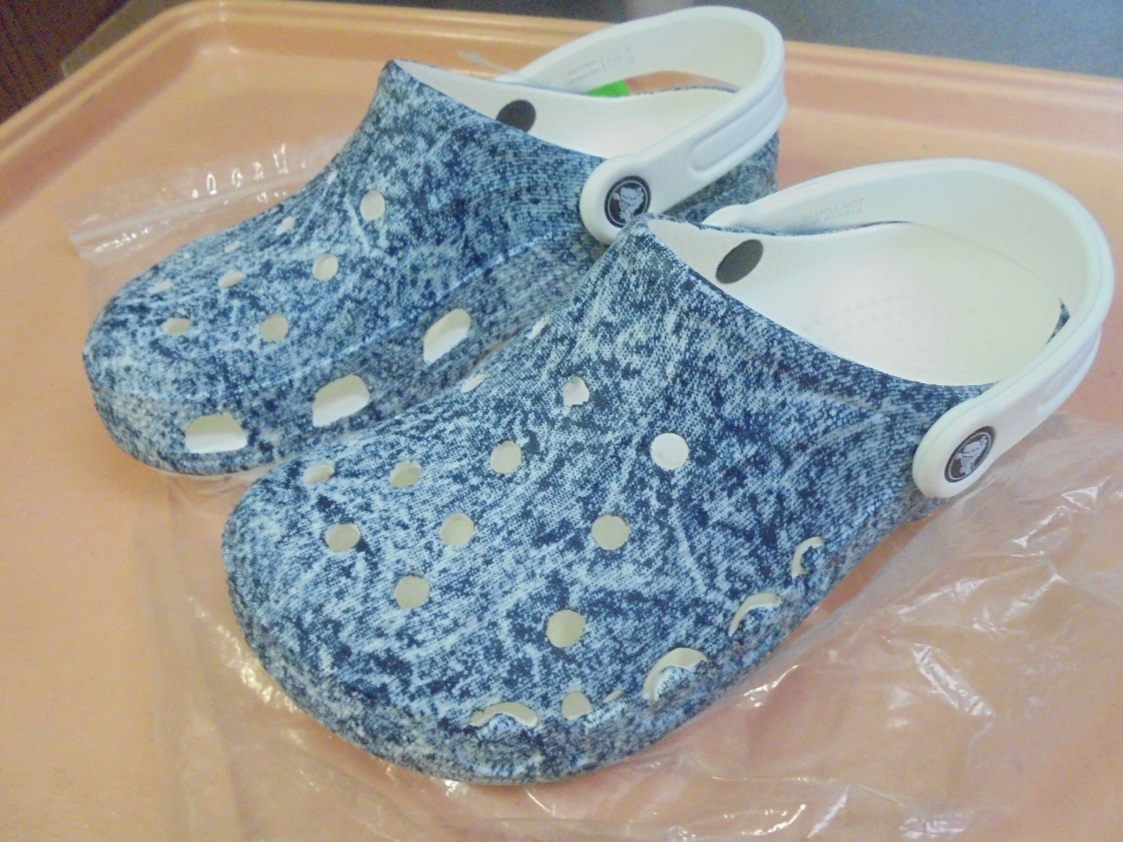 New Crocs Baya Denim Clog Men’s 5 Women’s 7 White/Multi