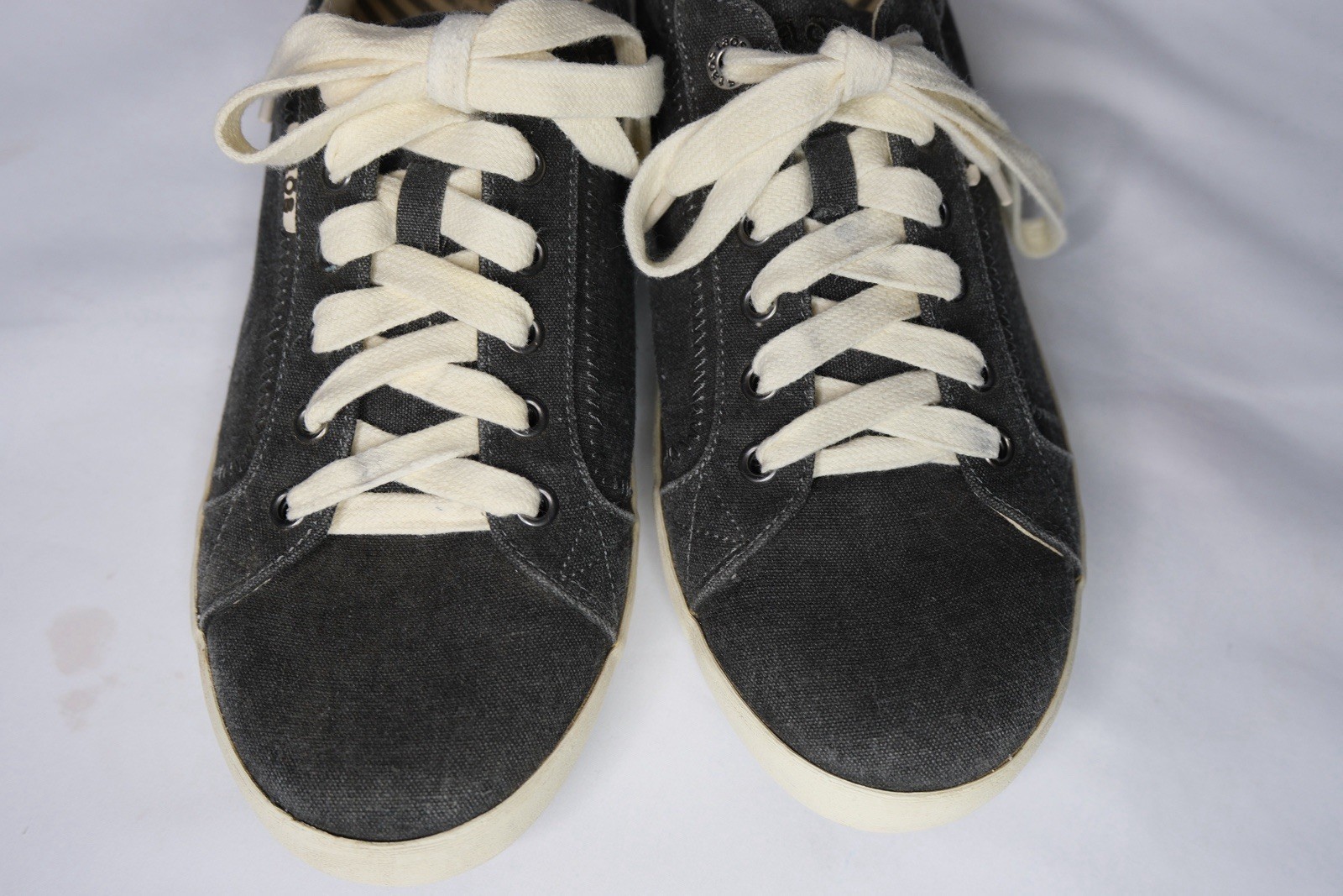 Taos Women’s Star Sneakers Size 10W Lace Up Comfort Shoes Charcoal Grey Wash