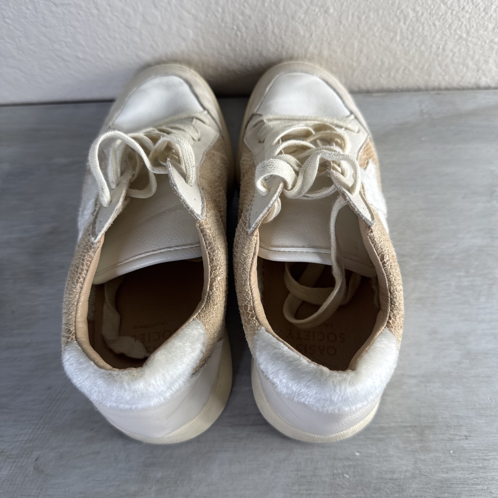 Oasis Society Women’s Shoes size 6, White & Beige Snake Print Faux Leather