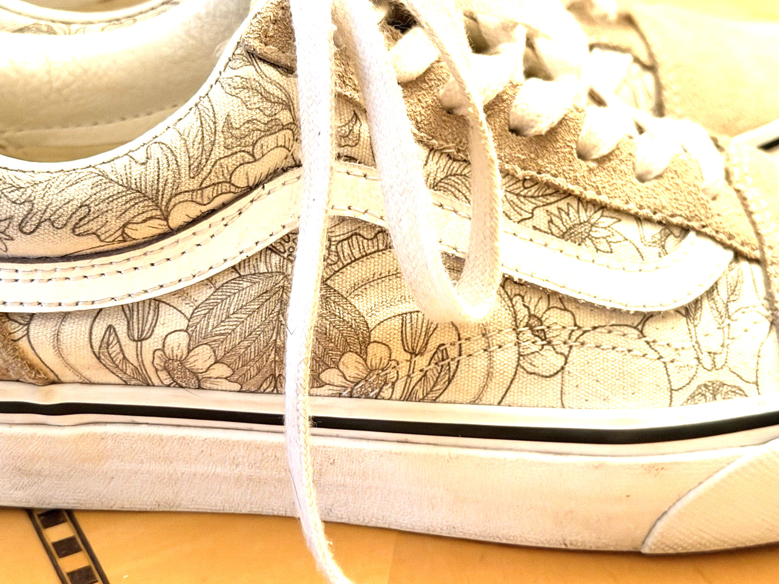 VANS Old Skool Desert Skull Tan White Beige Sneakers Men’s Size 6, Women’s 7.5