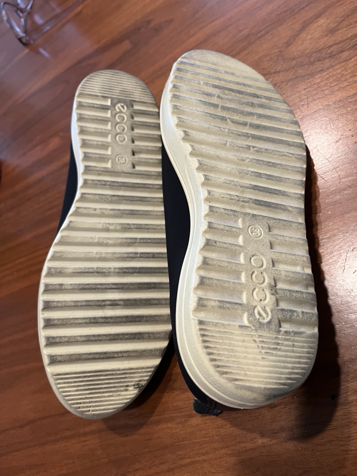 Woman’s Ecco Size 36 Shoe
