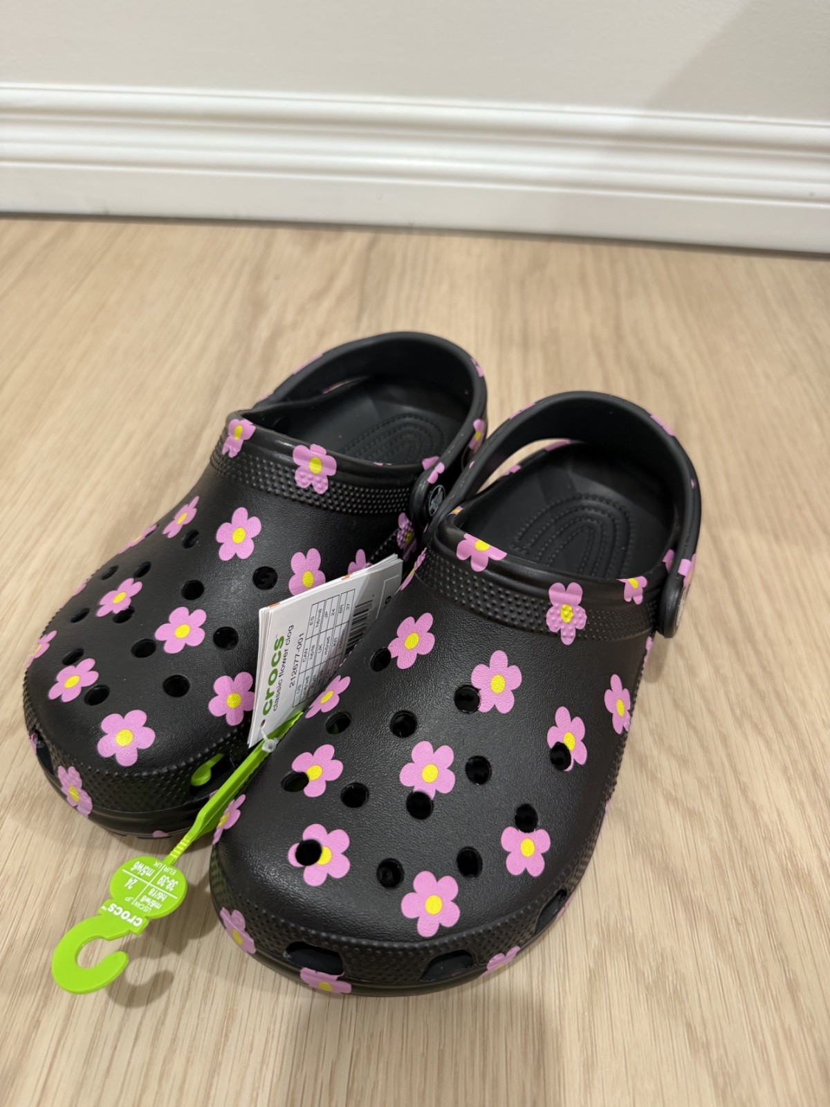 crocs flower clog. Multiple size