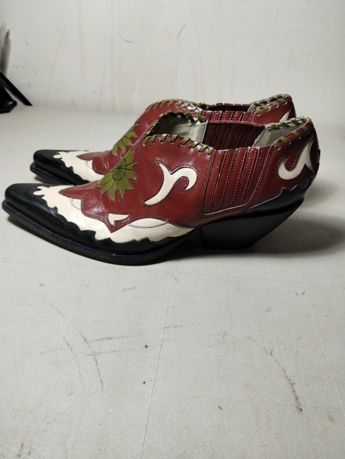 BCBGirls Tooled Red Leather Western Mules Shoes Women’s Size 8 B