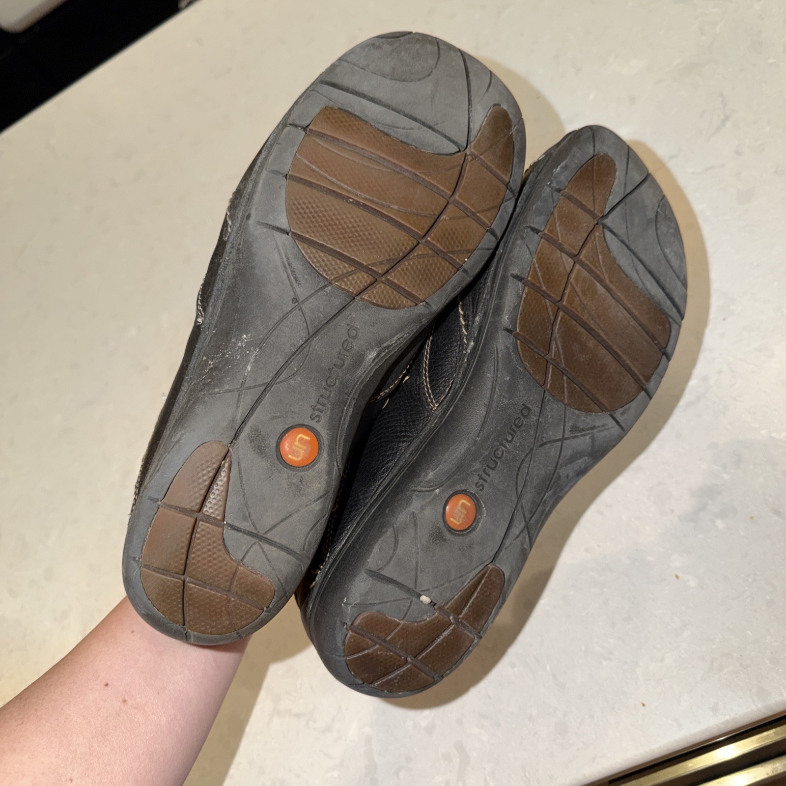 CLARKS Un-Loop Black Leather Ladies Flat Slip-on Comfort Walking Shoes Size 11M