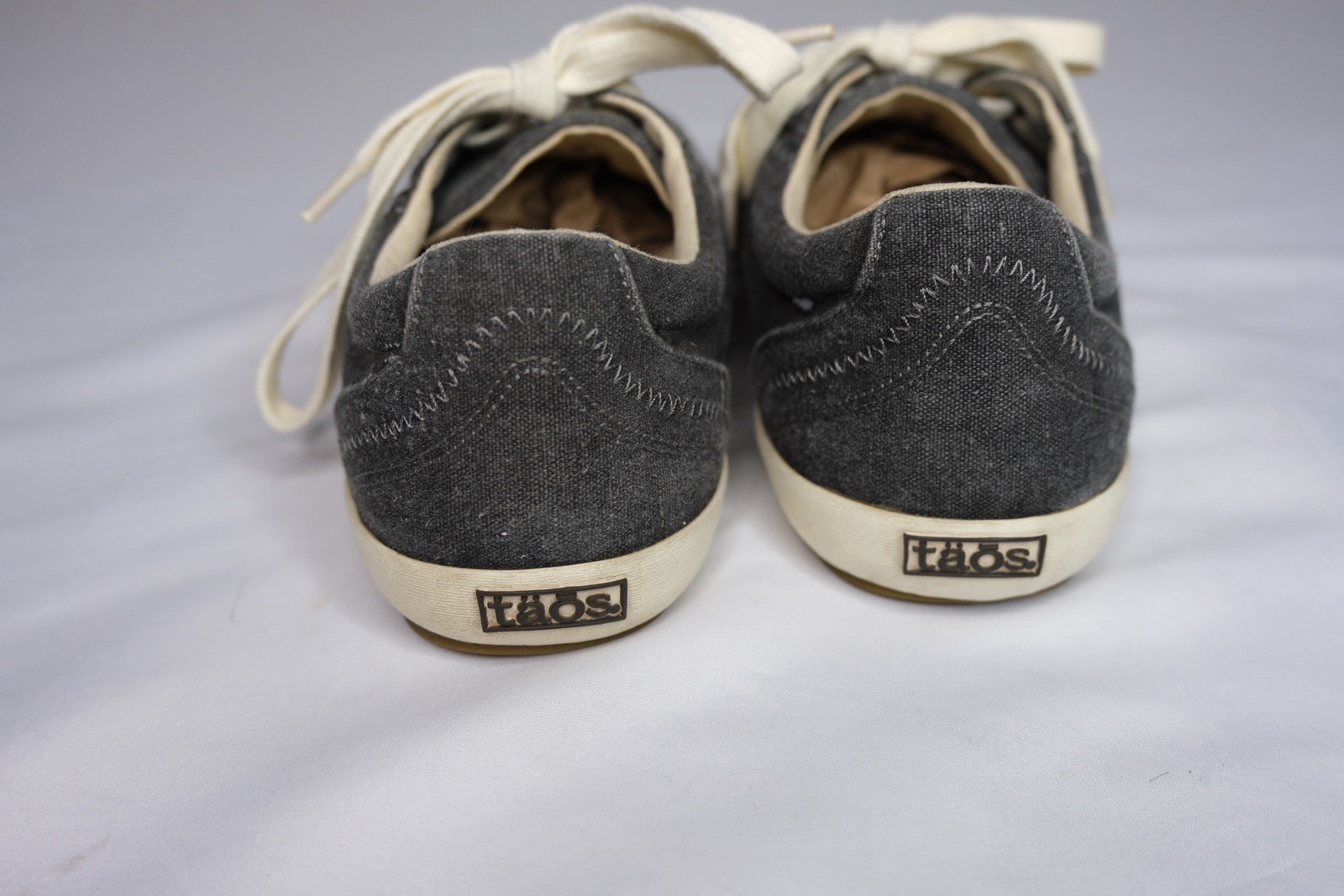 Taos Women’s Star Sneakers Size 10W Lace Up Comfort Shoes Charcoal Grey Wash