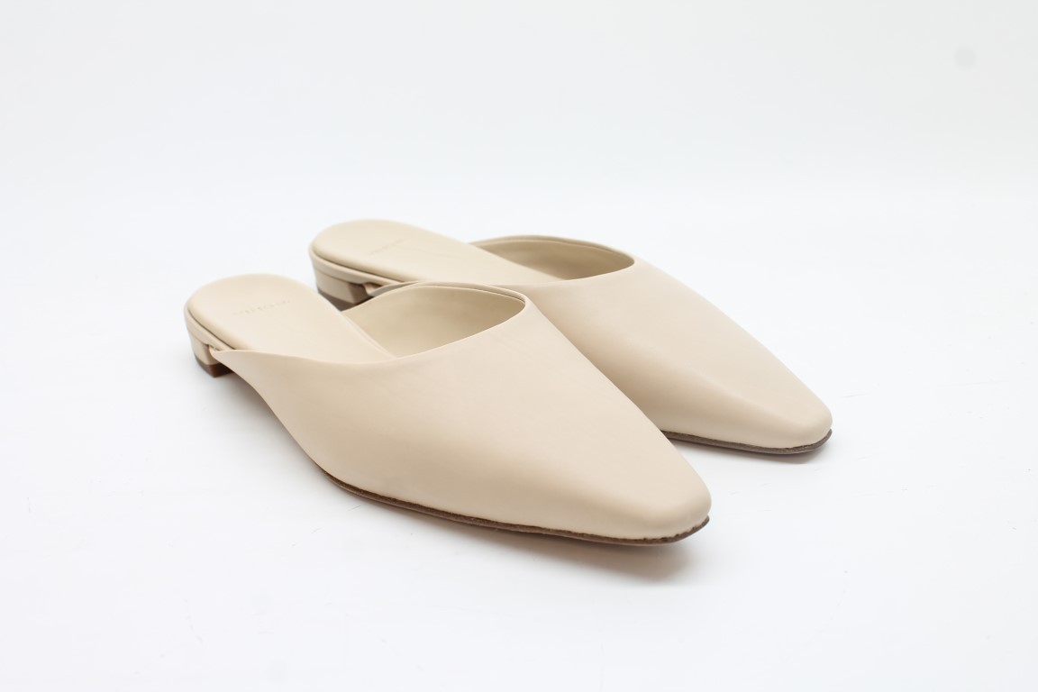 Vince Women’s Ana Slip On Pointed Toe Mule Floor Sample