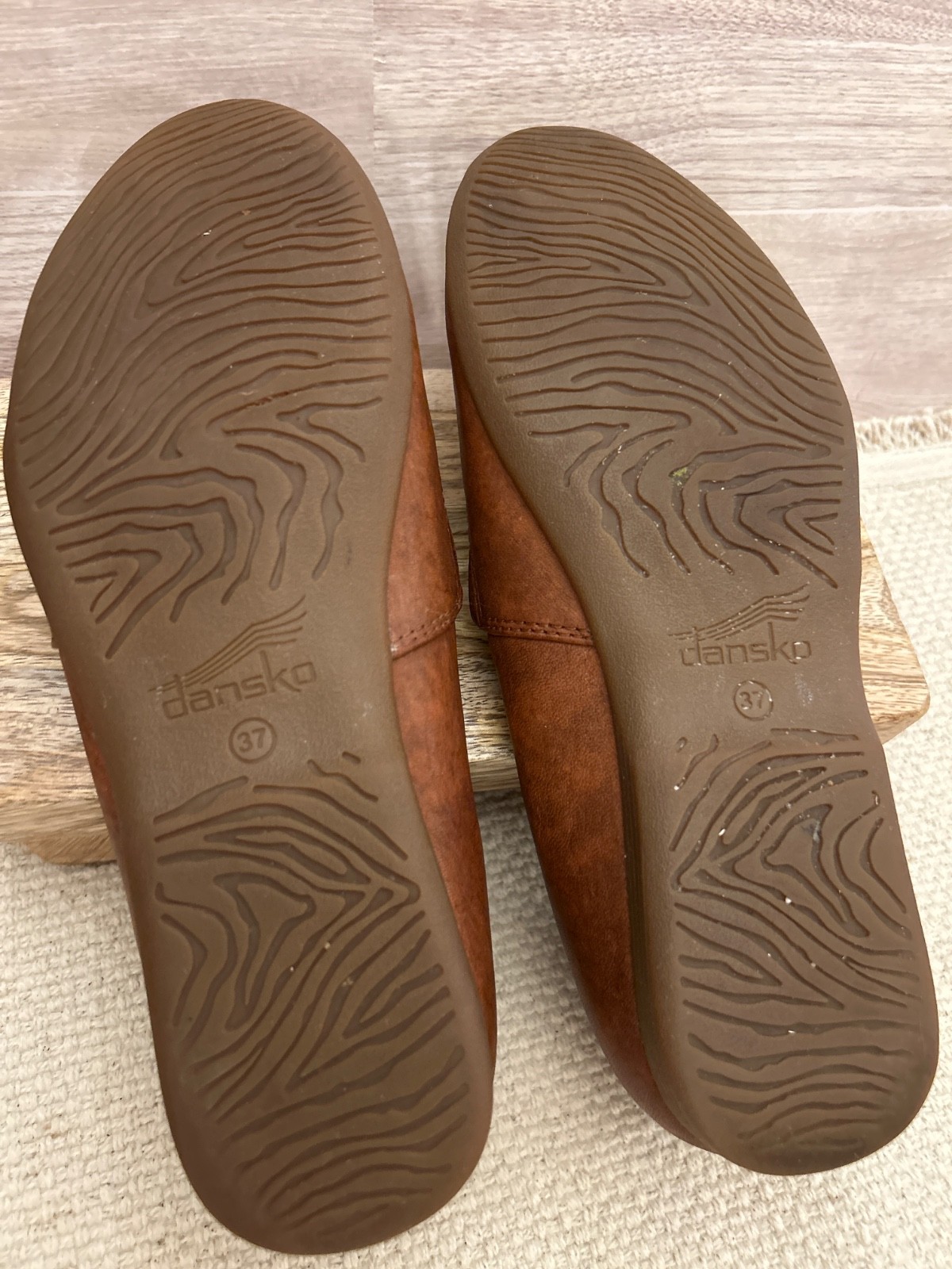 Dansko Larissa Saddle Brown Slip-on Flat Comfort&Support Shoe Size 37/US 6.5-7