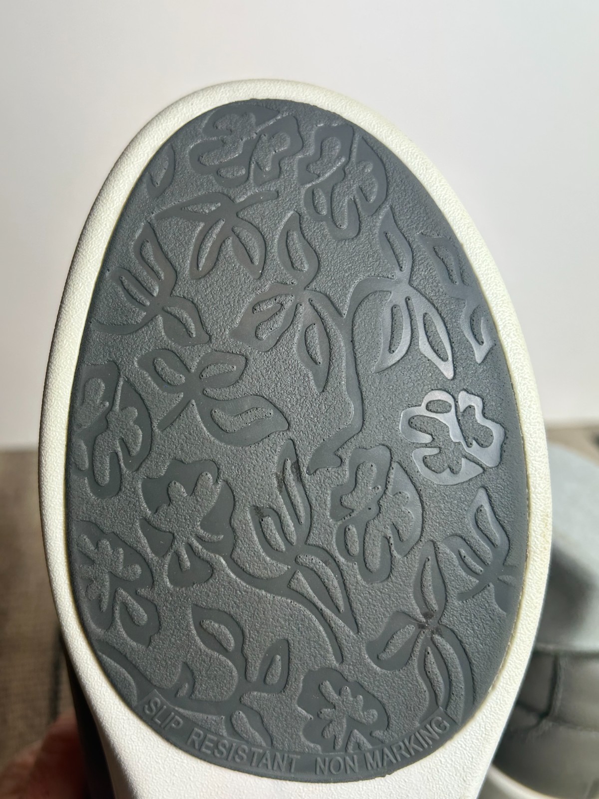 Women’s TRAQ “CILQ” By Alegria Slate Grey Leather Walking Shoe Sz. 41/10.5