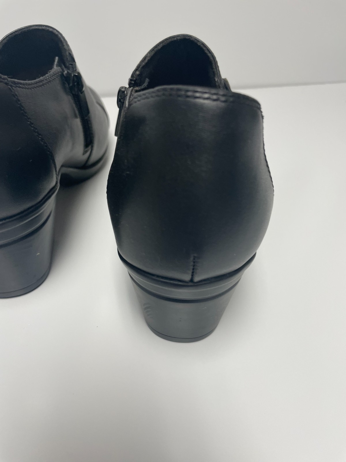 Clarks womens shoesSize 10 U.S.Black