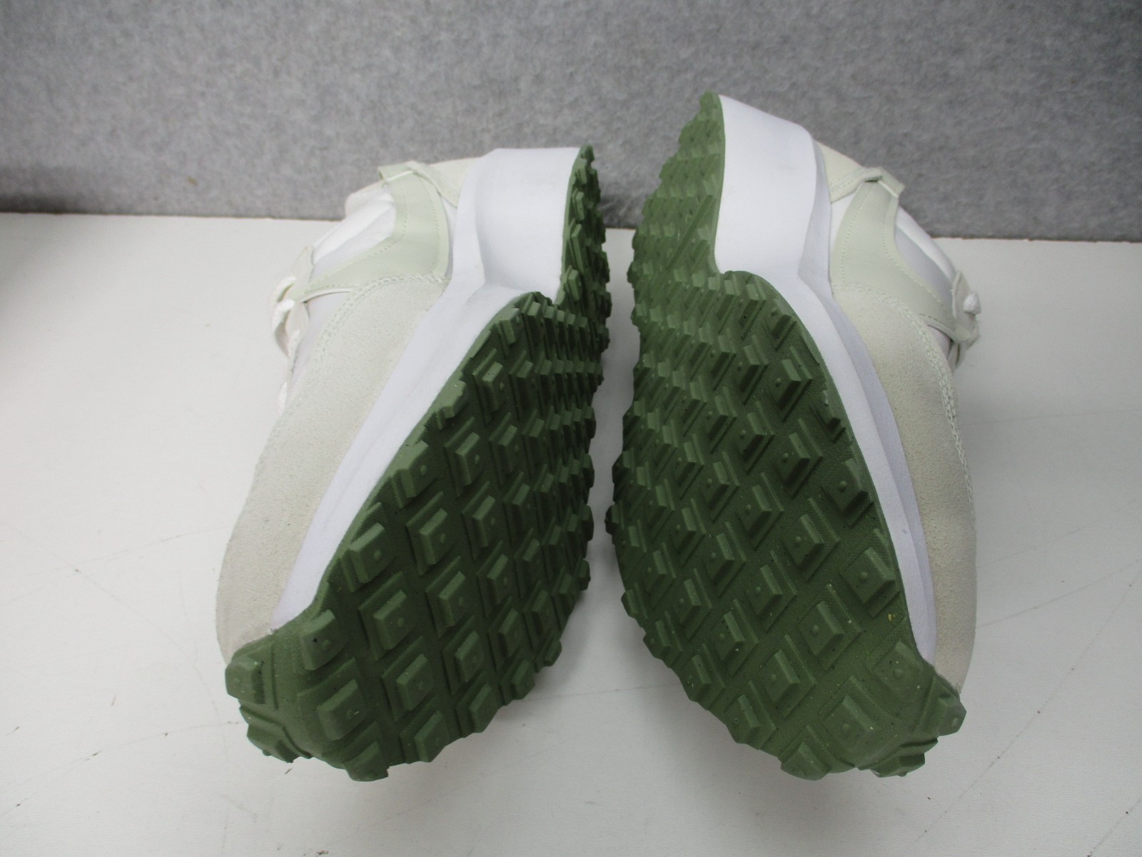 Nike Waffle Debut Casual White Sea Glass Oil Green/Beige Shoes Womens Sz 10