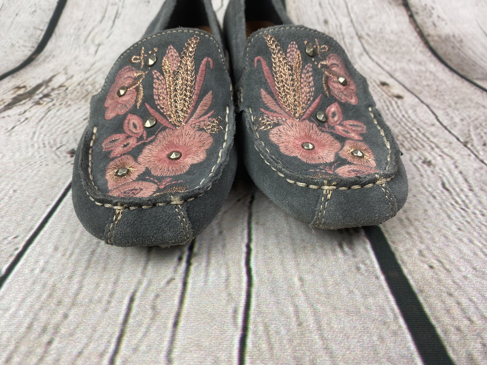 Baretraps Size 7M Otella Embroidered Suede Gray Comfort Loafers EUC