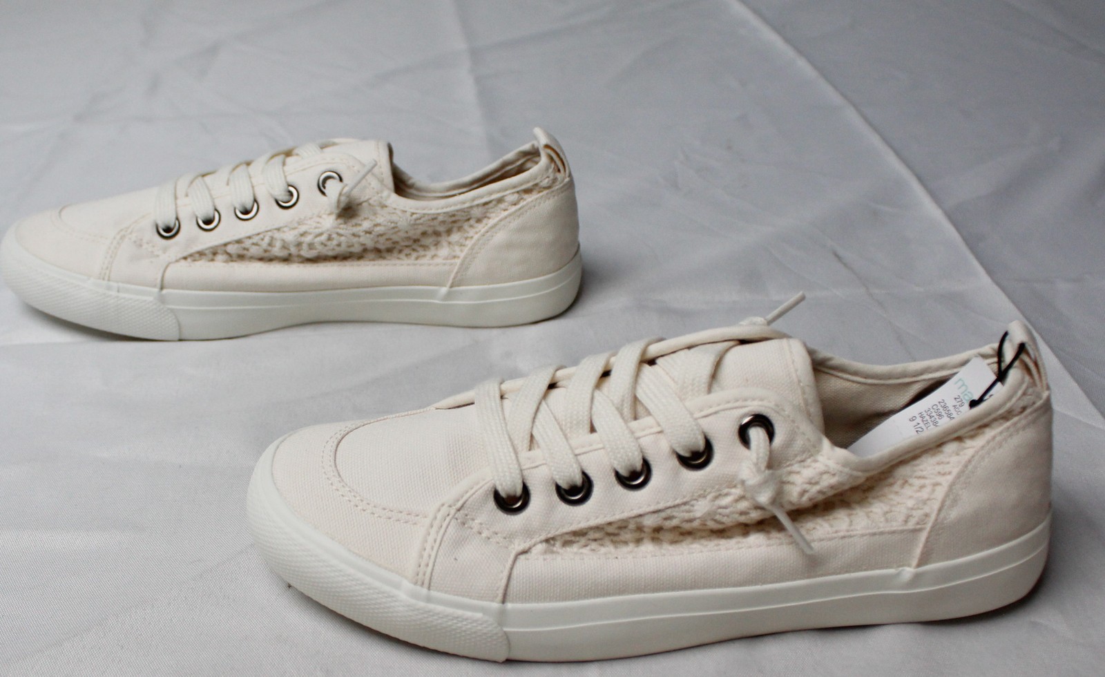 Maurices Women’s SuperCush Hazel Crochet Slip On Sneaker AC2 Ivory Size US:9.5
