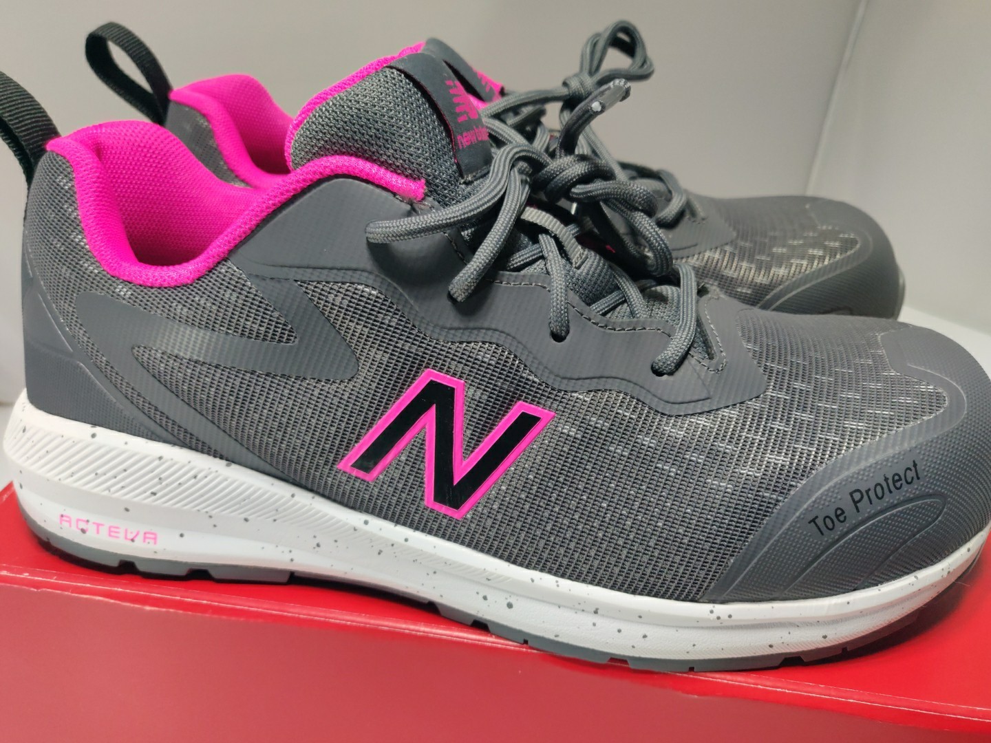 New Balance Logic Womens Work Shoe Sz 9 B Gray Pink Composite Safety Toe Sneaker