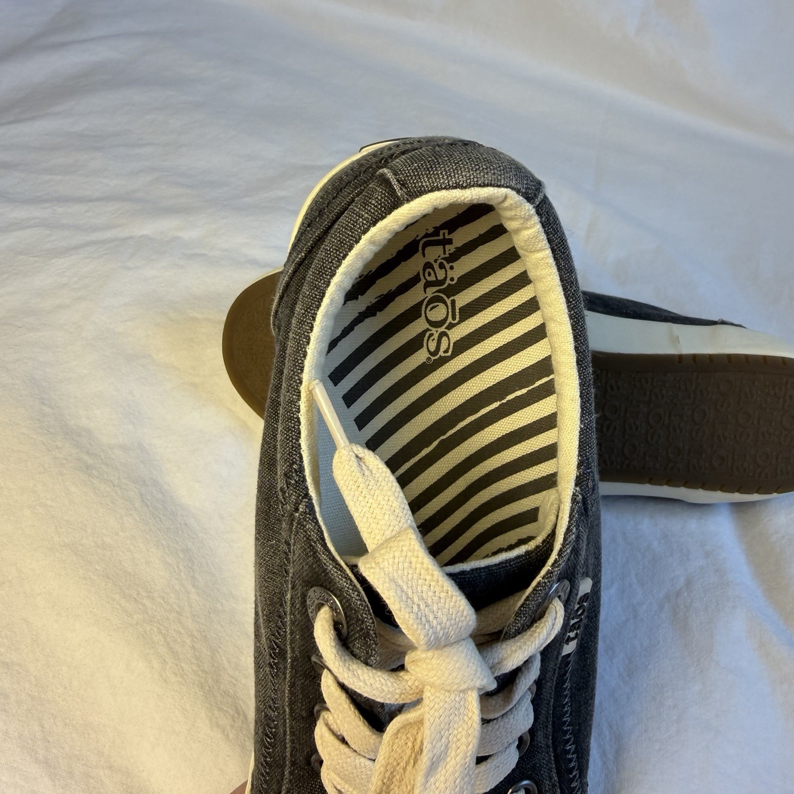 Taos Star Women’s 6.5 Washed Charcoal Canvas Sneakers – see pics & description