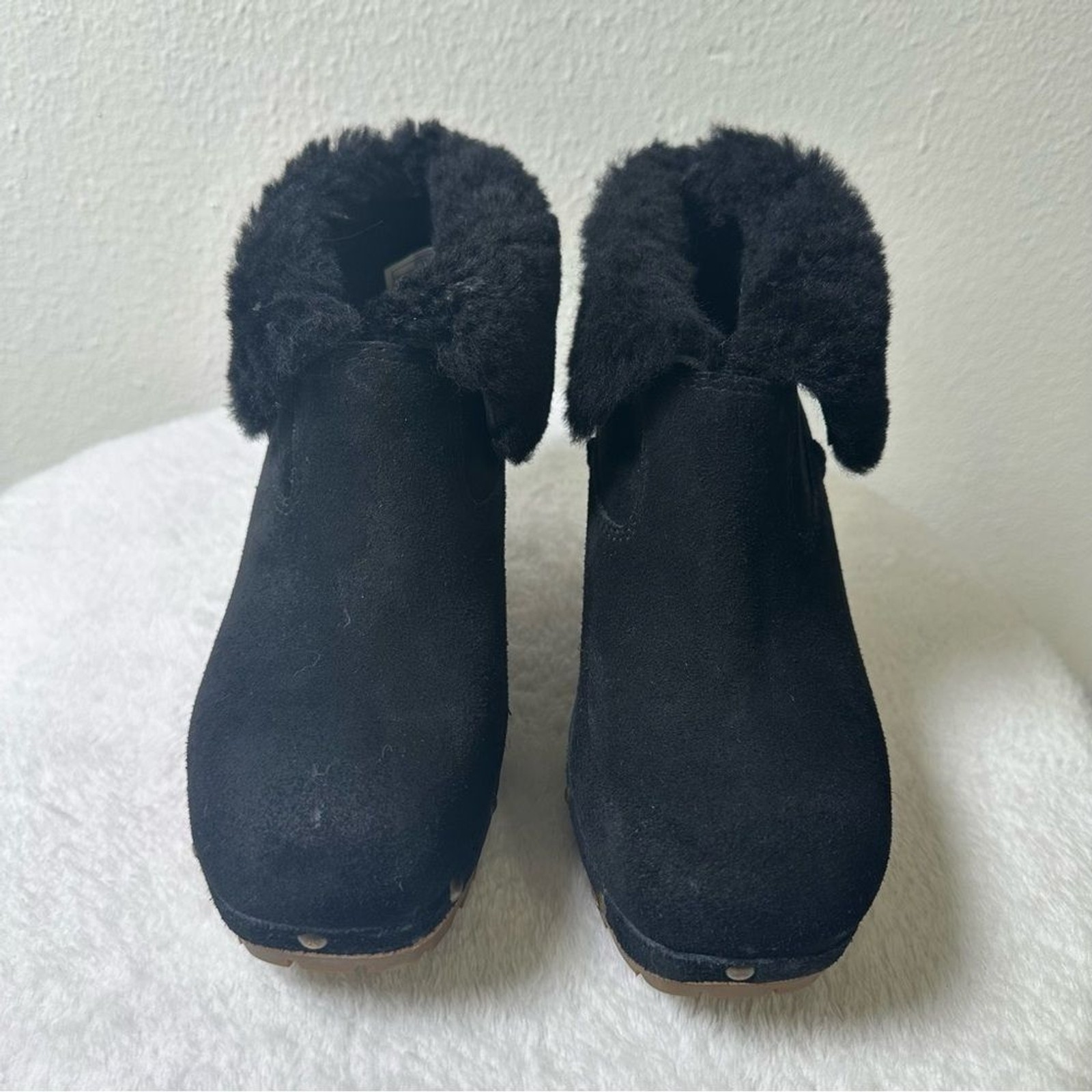 UGG Thebes Black Suede Clog Wooden Bootie Mules with Faux Fur Trim Size 5