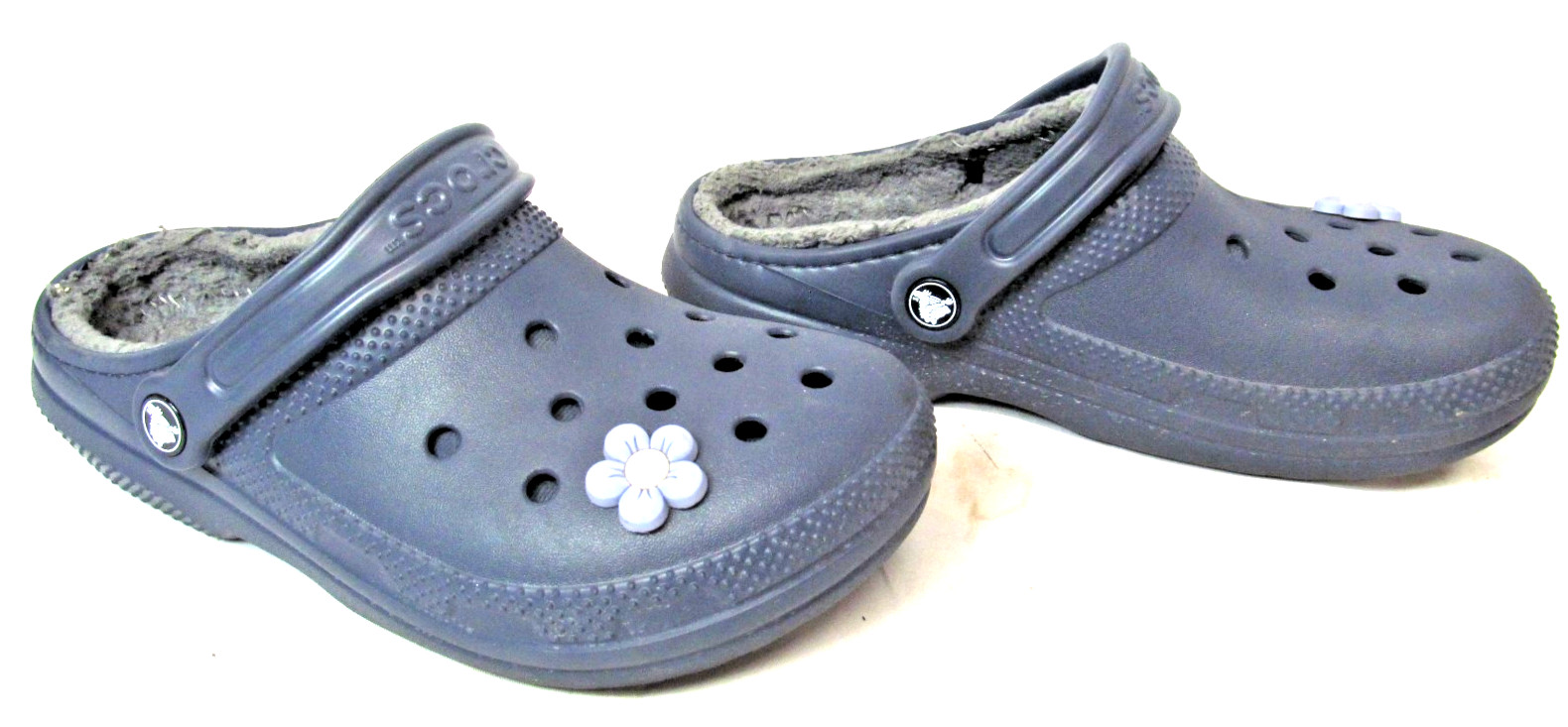 Crocs Faux Fur Lined Dark Blue Womens Size 8 Dual Comfort with cute daisy pins