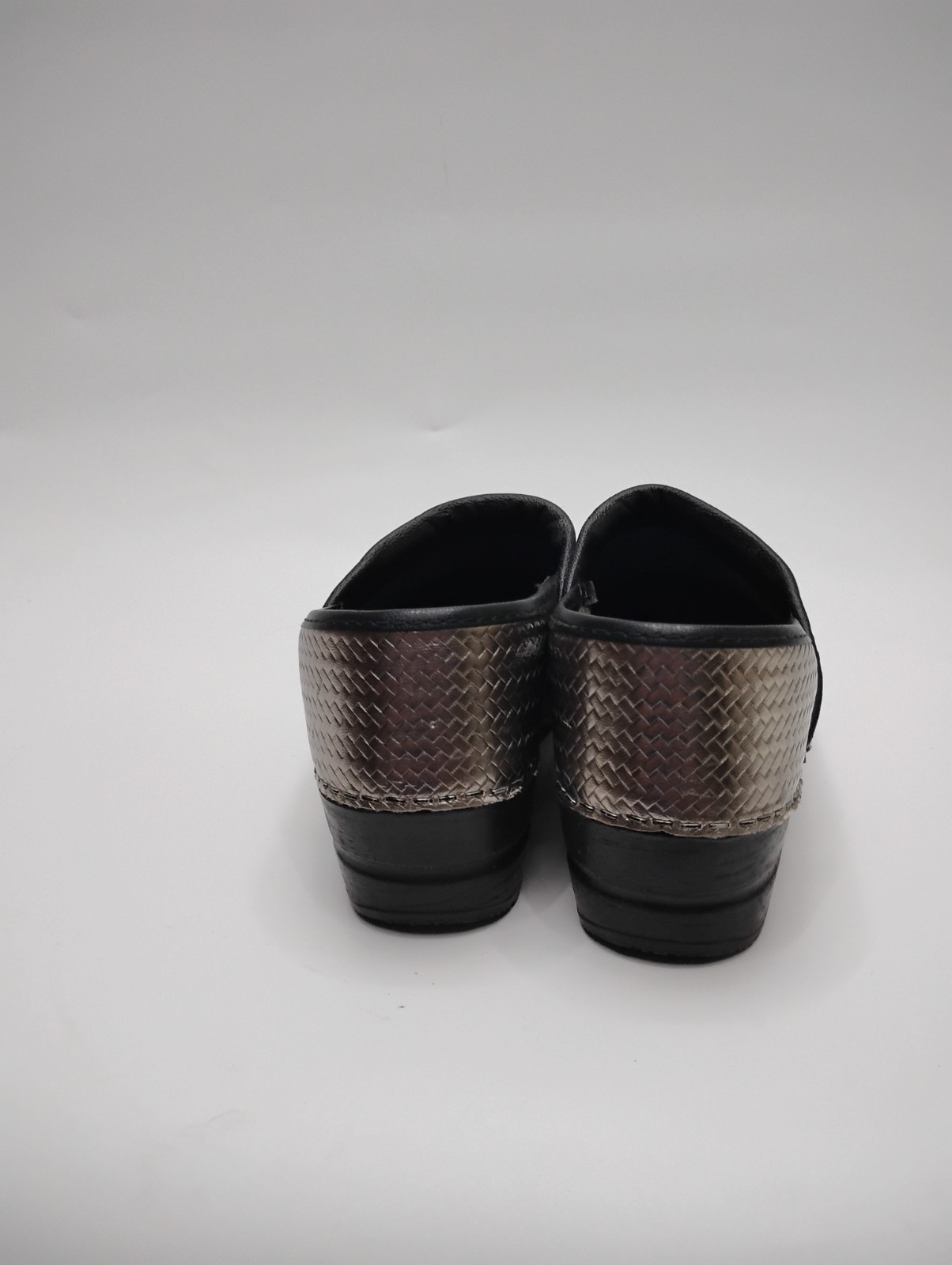 Sanita Women’s 37 US 6.5/7 Metallic Silver basket wasve Leather Clogs Nursing