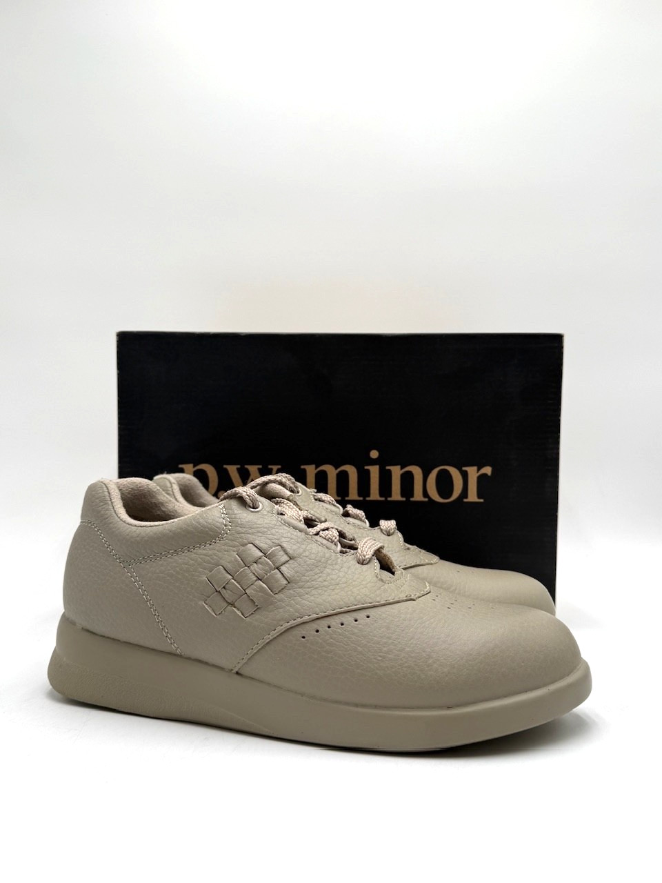 p.w. Minor LEISURE Women’s NEW Comfort Shoe White Multiple Sizes