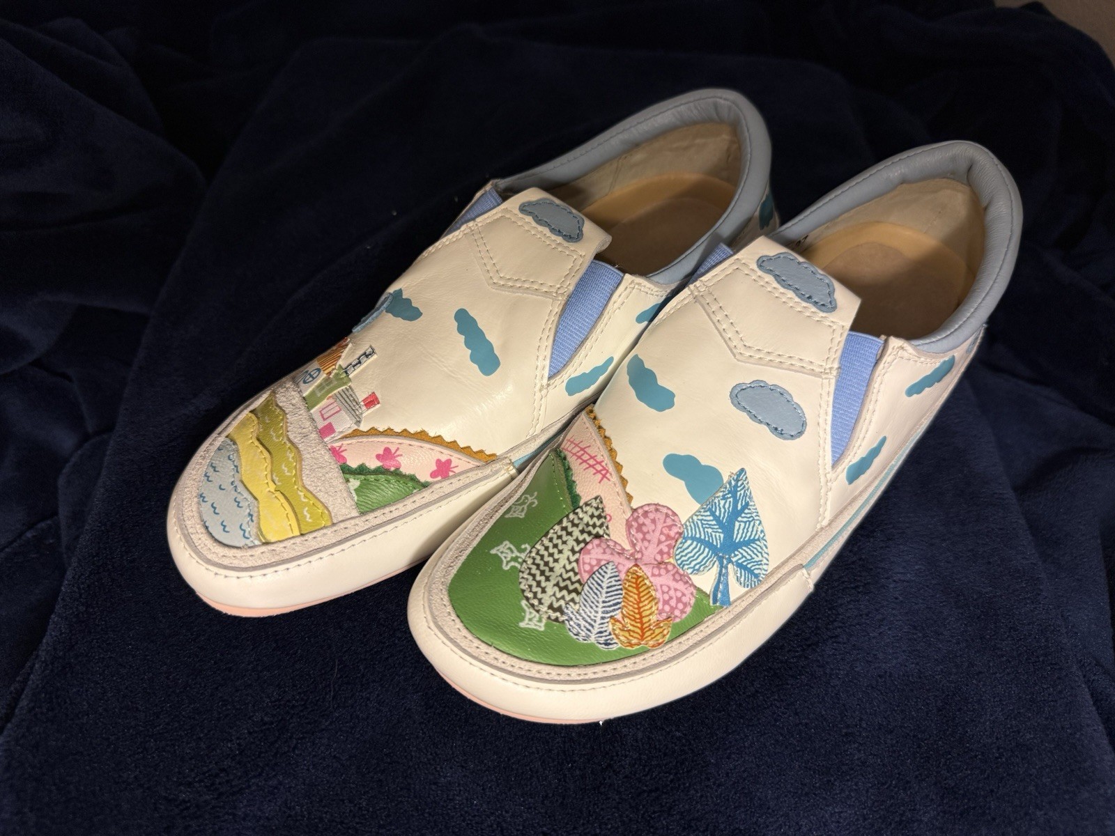 Women’s 6.5 Lamb Suede Slip‑Ons – Asymmetric Scenic Design – Hidden Wedge