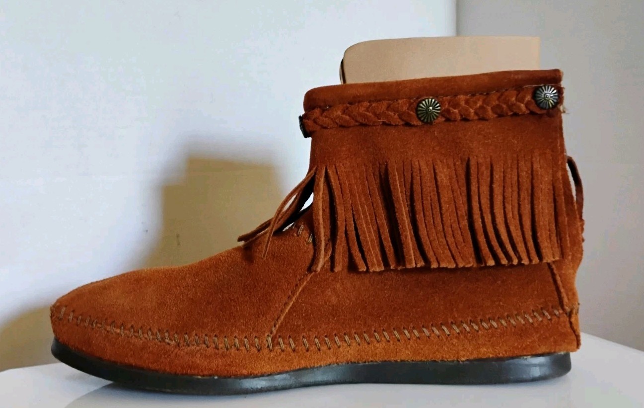 NWOB “Minnetonka” Brown Suede High Top Back Zipper Moccasin Boots US-11