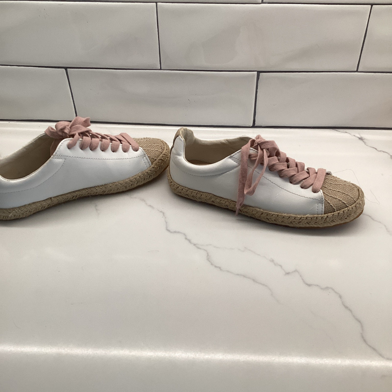 Steve Madden Lilac Comfort Sneakers White Beige Pink PU & Fabric Women’s 8.5B