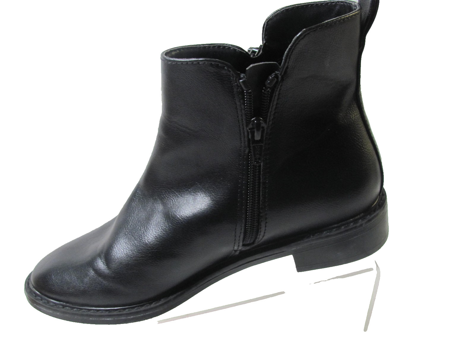 Woman’s Universal Thread Side Zip Round Toe Size 8 Black Ankle Boots Shoes