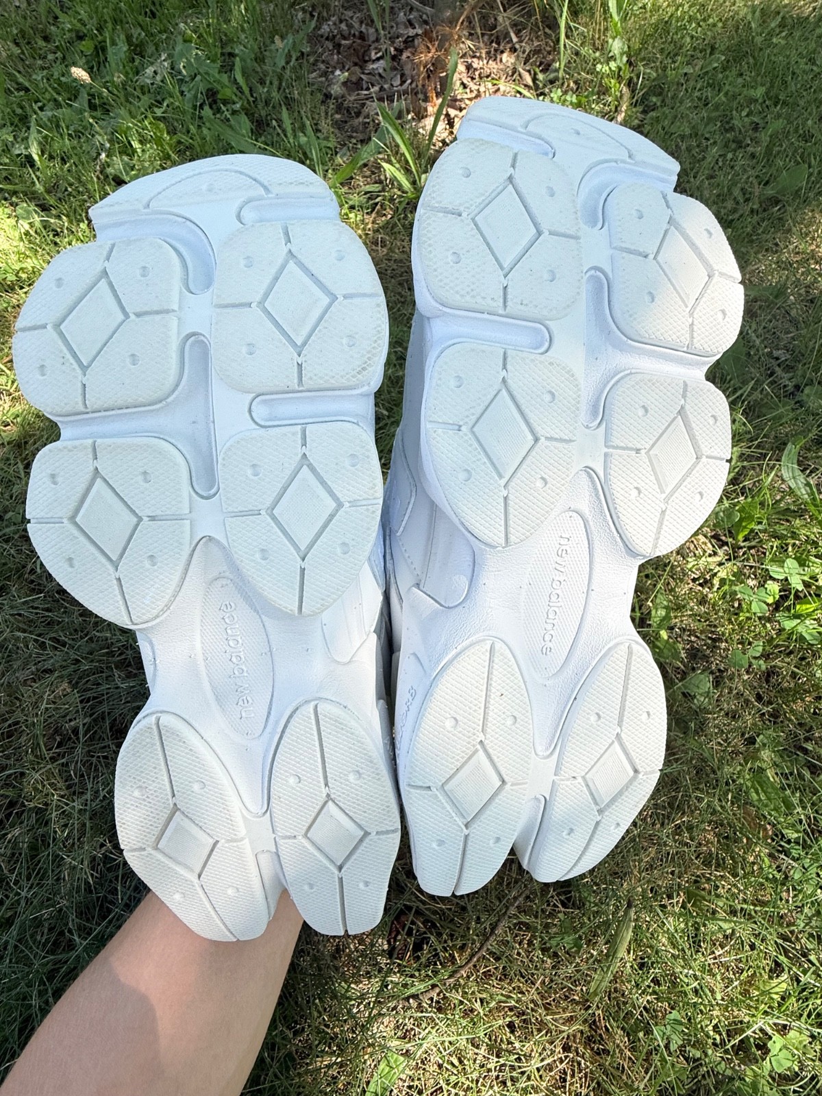 N balance 9060 M8.5 W10 shoes