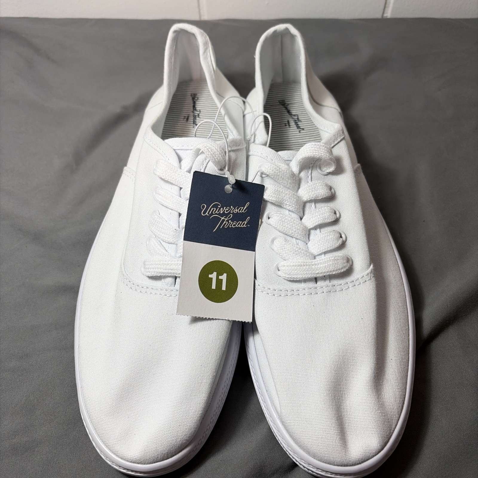 Universal Thread Women’s White Canvas Lace Up Sneakers Size 11 NWT Casual Shoes