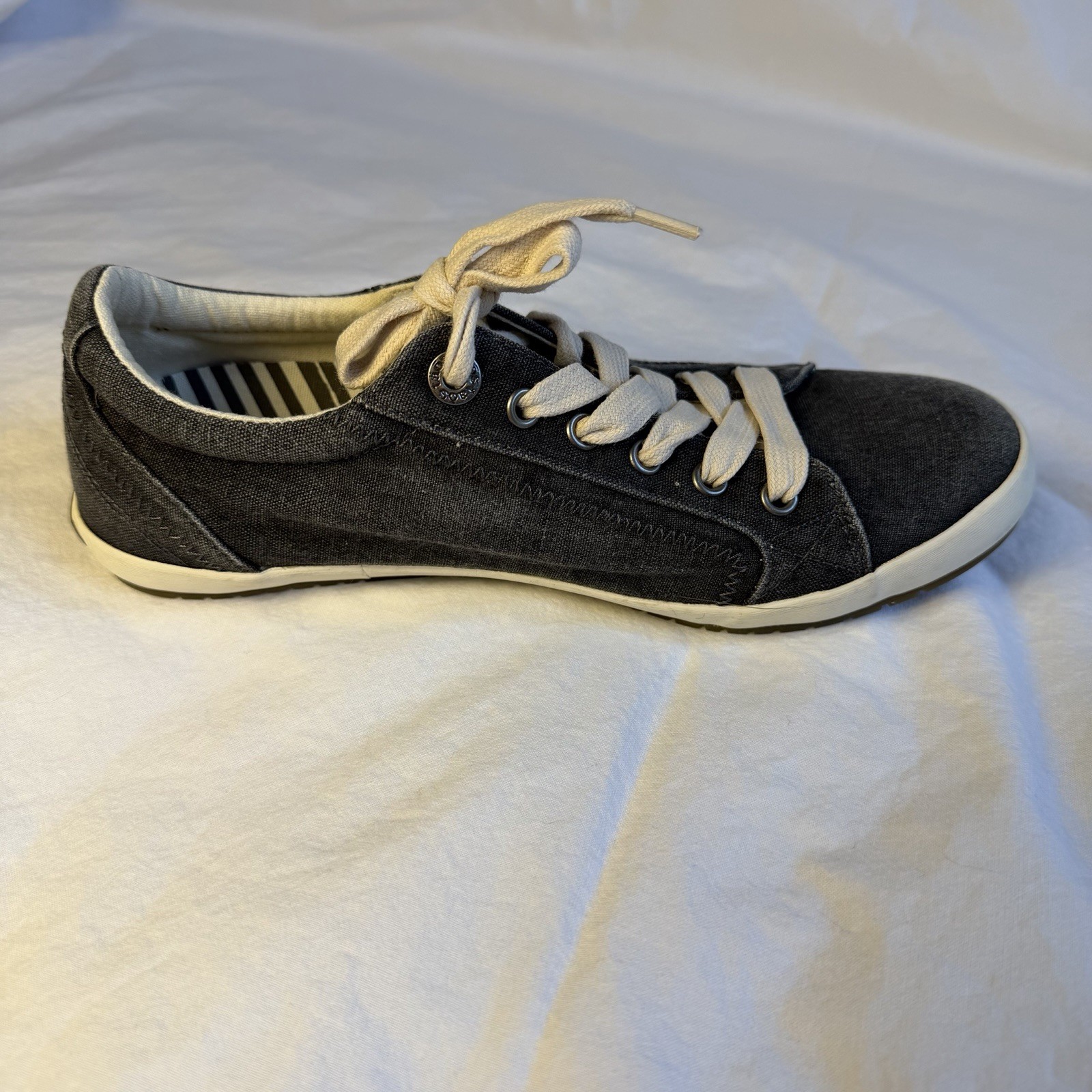 Taos Star Women’s 6.5 Washed Charcoal Canvas Sneakers – see pics & description