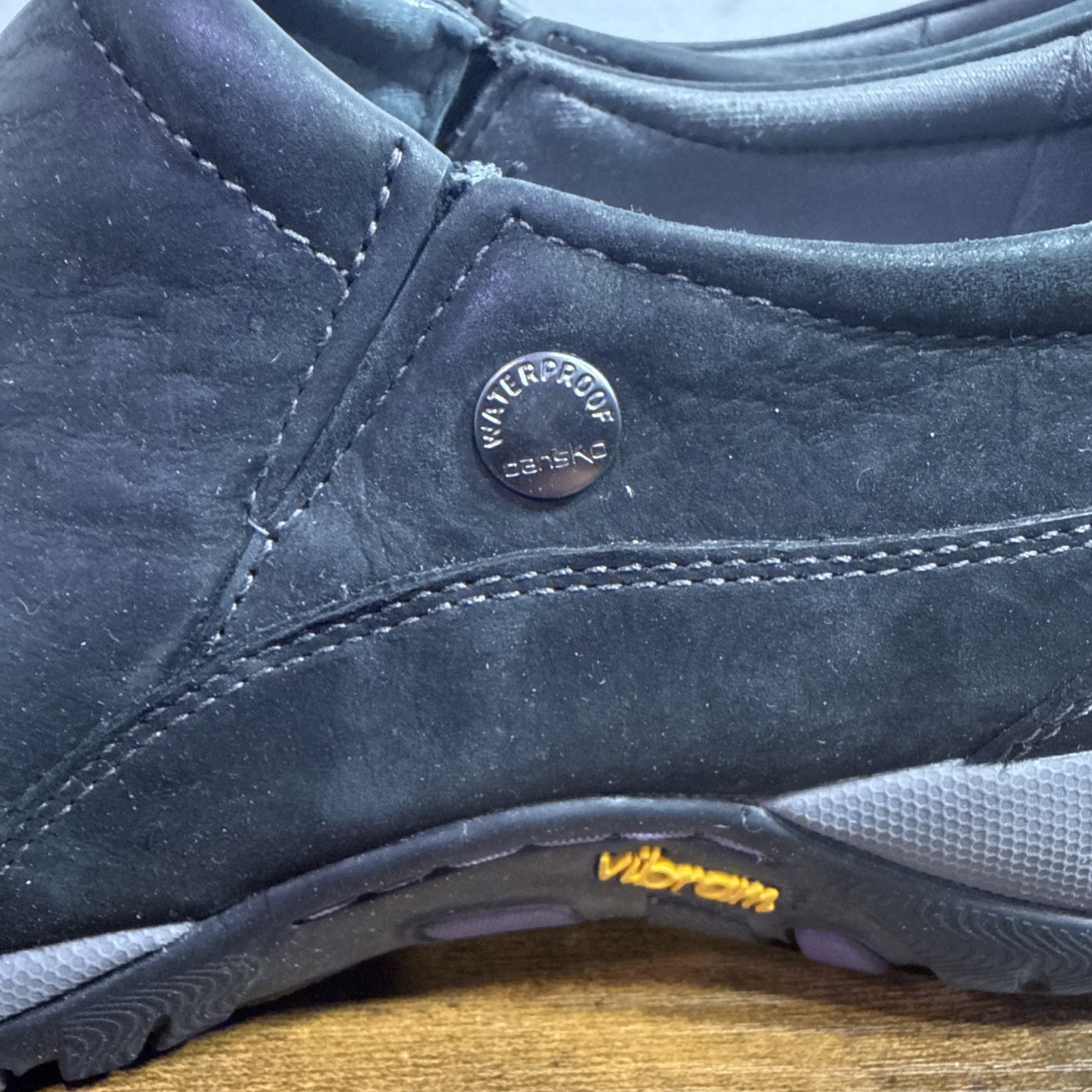 Dansko Patti Women’s 41 Black Leather Waterproof Slip-On Clogs Vibram MINT COND