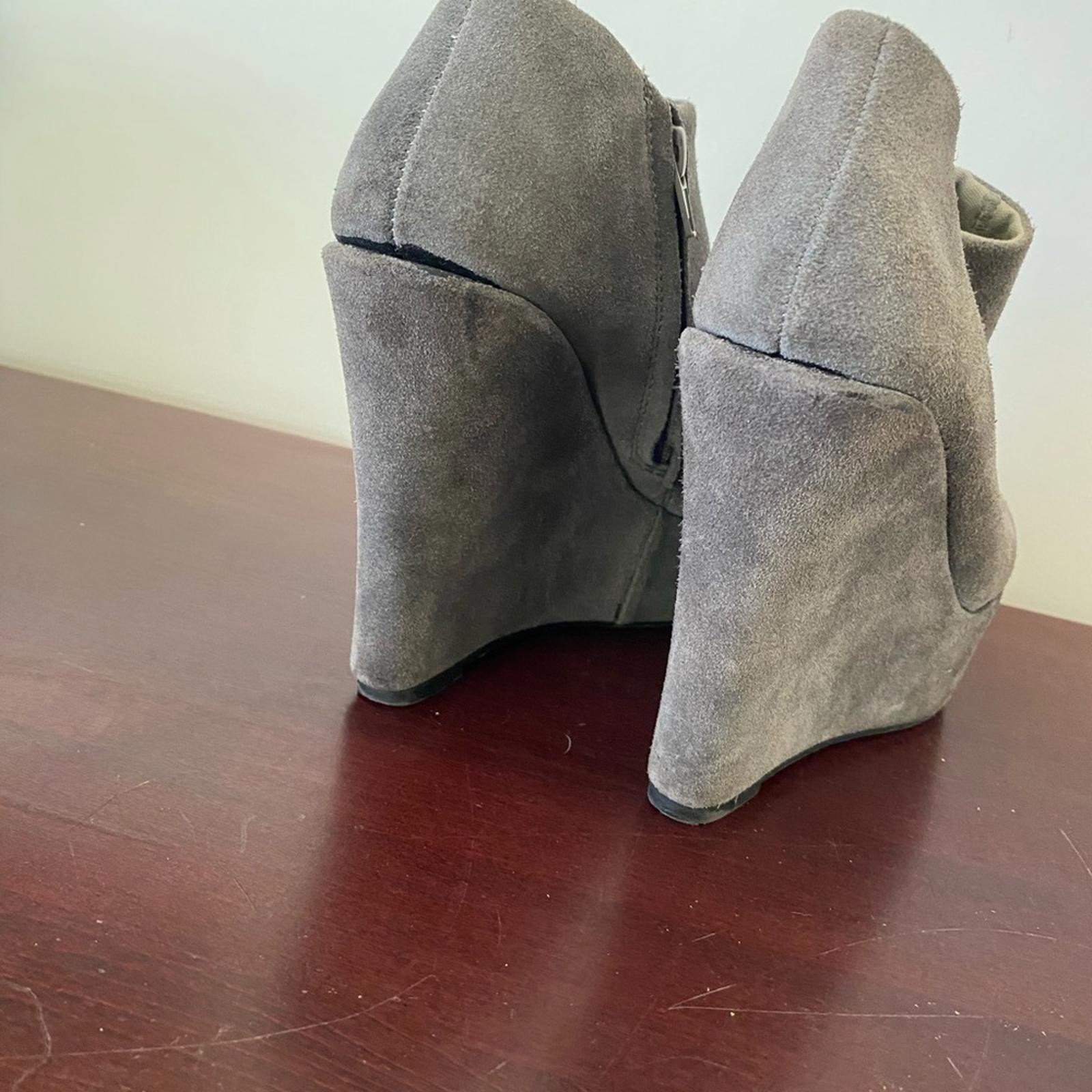 Deena & Ozzy Suede Platform Wedge Booties – Gray, Size 6