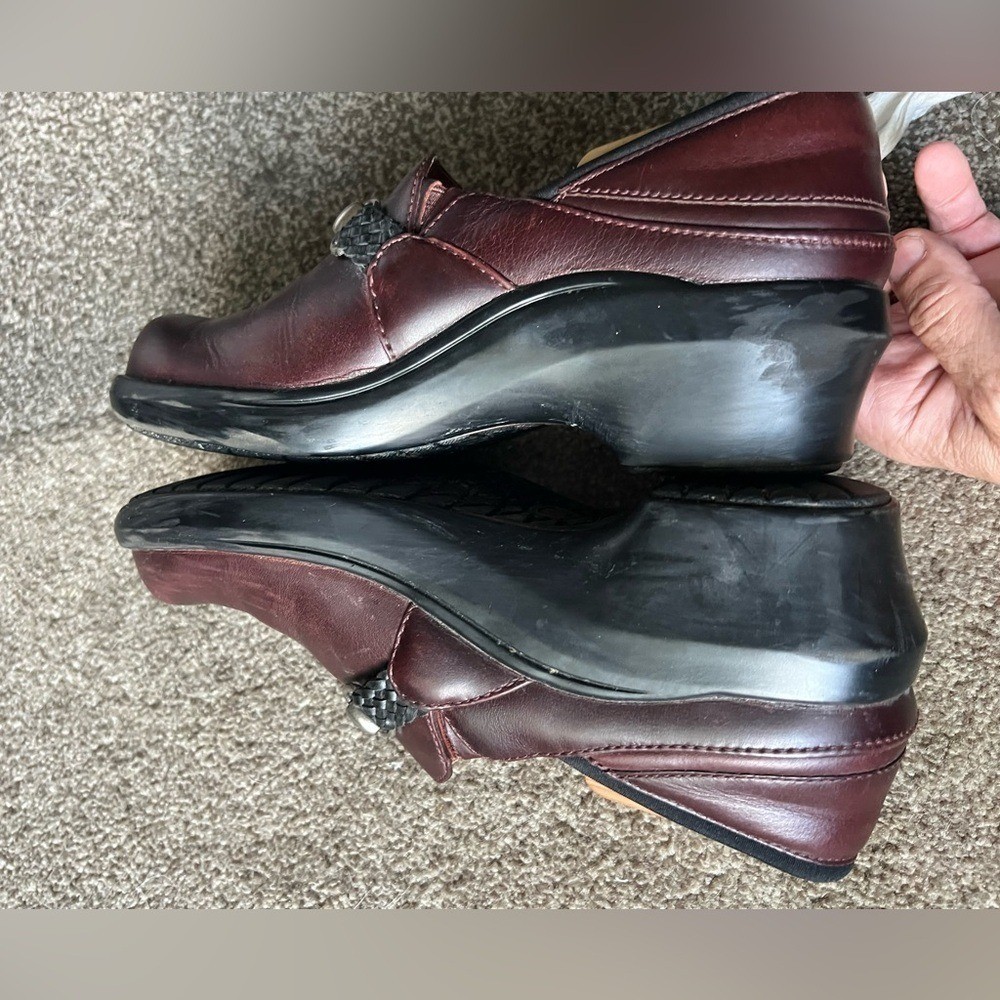 ARIAT 100% Leather Del Mar Slip On Clogs w/Horse Bit Detail – 7.5