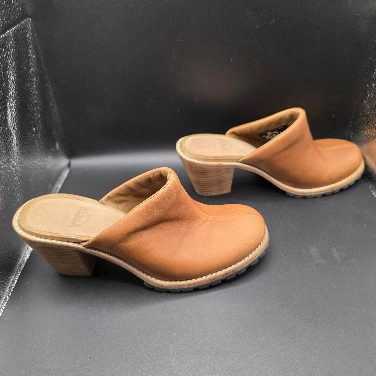 Woolrich Tan Leather Clog Mules Womens 6.5 M Lug Sole Stacked Heel Slip On Shoes