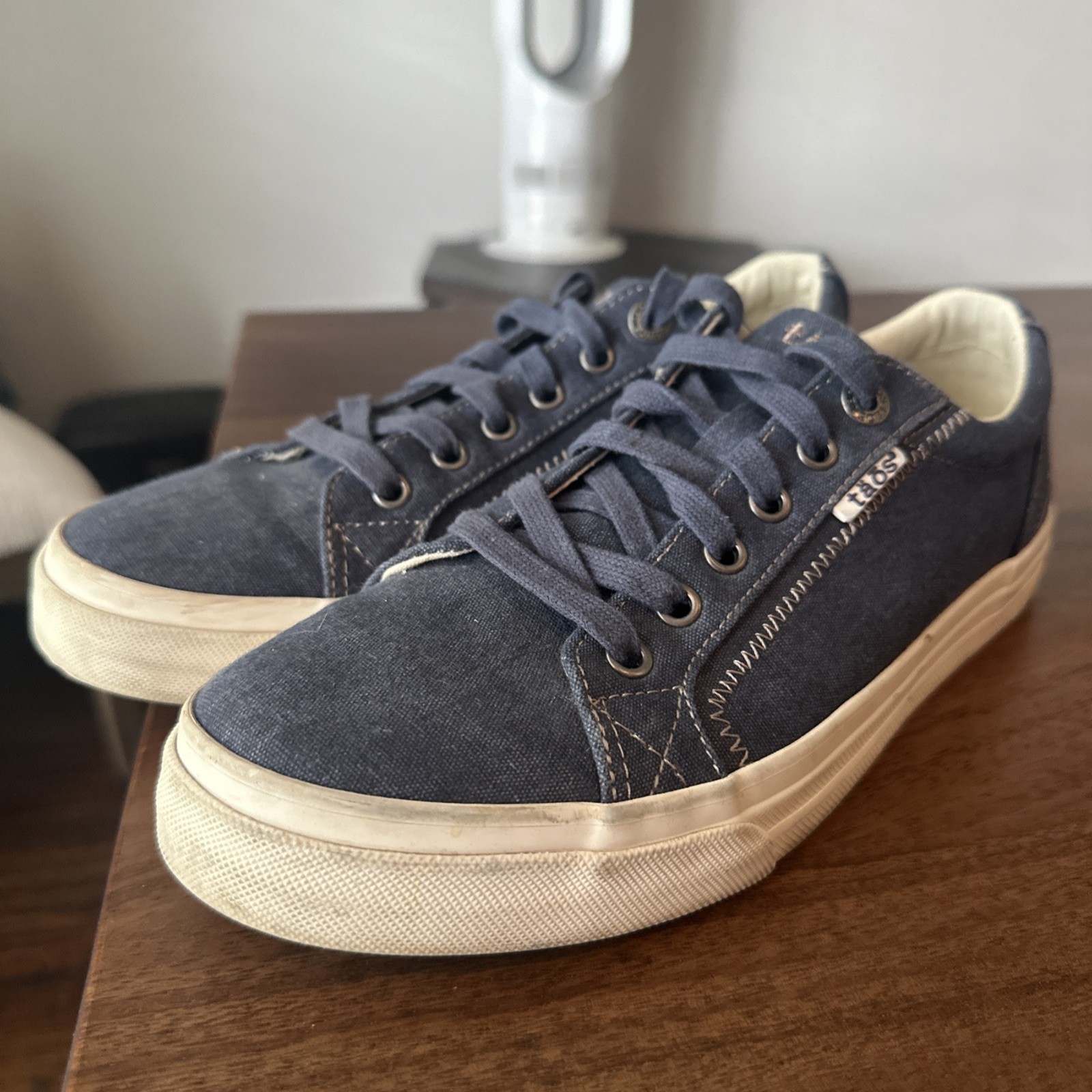 Women’s TAOS Star Sneakers Casual Shoe – Size 9.5 – Blue Washed Denim