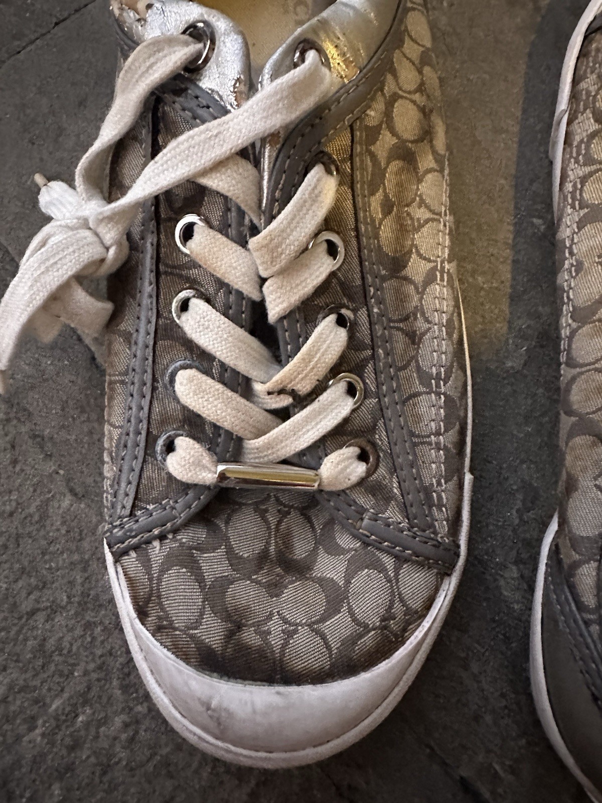 Coach Signature Logo Canvas Francesca Women’s Sneaker Gray/White/Silver 7.5