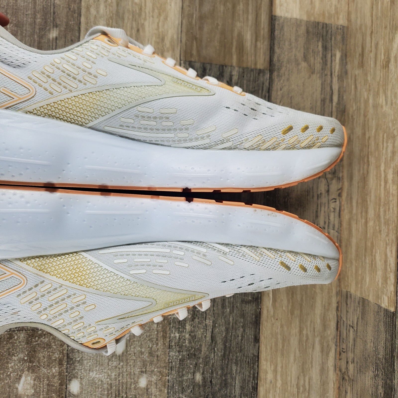 Brooks Glycerin 20 Womens Shoes Sz 10 B Running White Gray Peach Low Top Sneaker