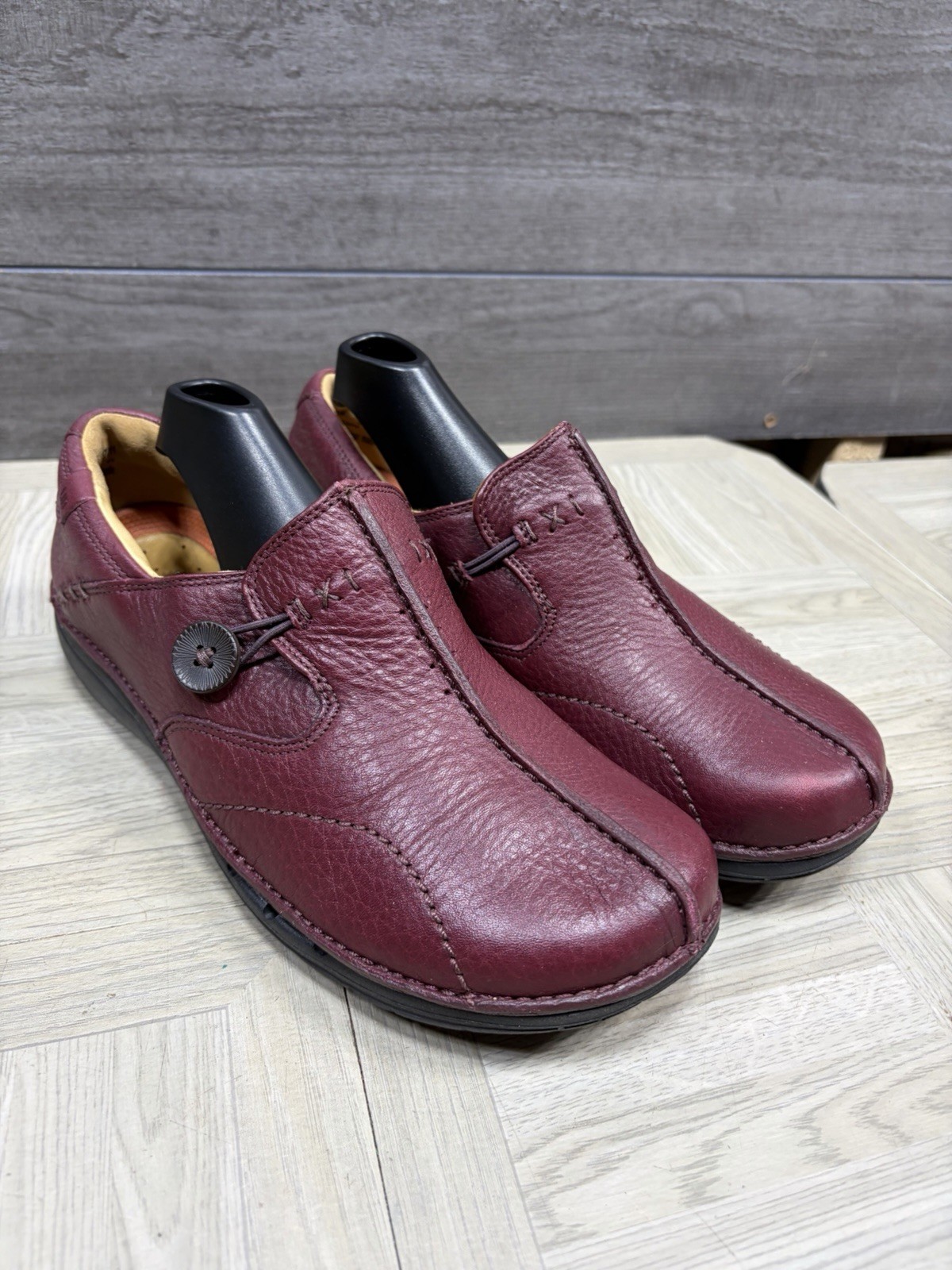 Clark’s Unstructured Un Loop Red Leather Slip On In Dress Shoe Red Women 8 M