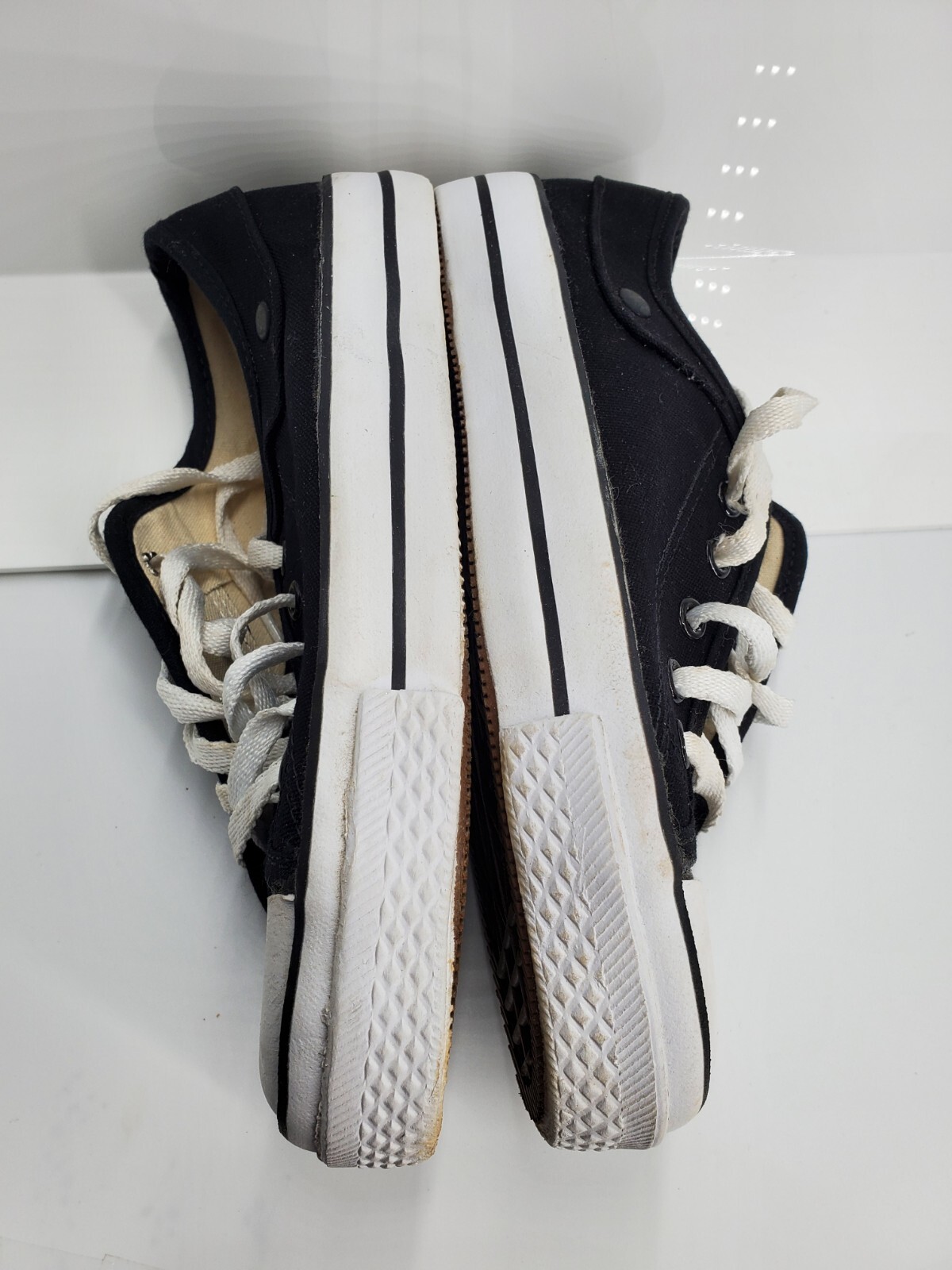 Genuine Tomy Takkies Sneakers Low Top Teens SZ 2 UK, 4 US Black