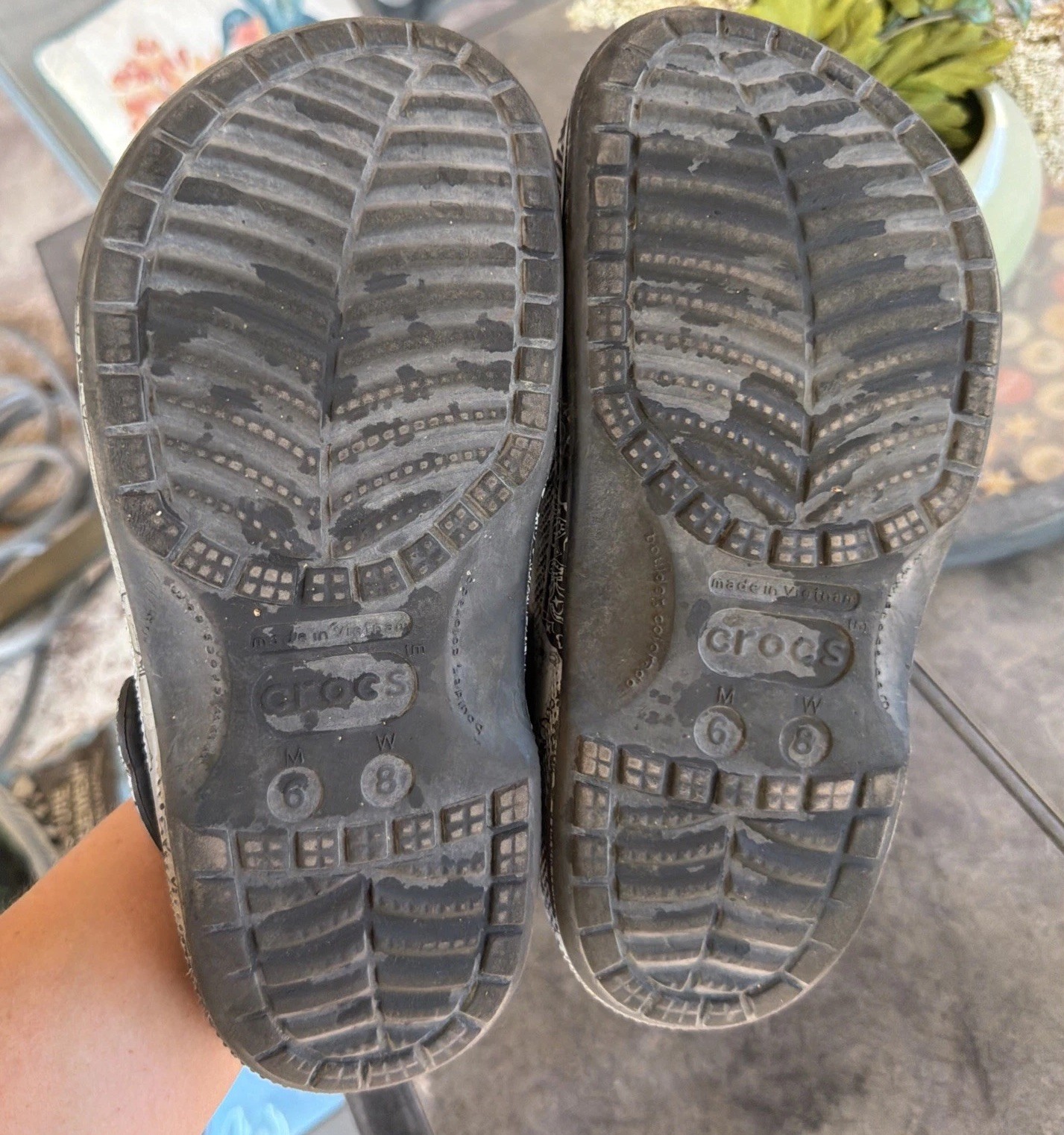 CROCS Baya Bandana pPaisley Printed Clog Shoe Unisex M6 W8 Black Gray