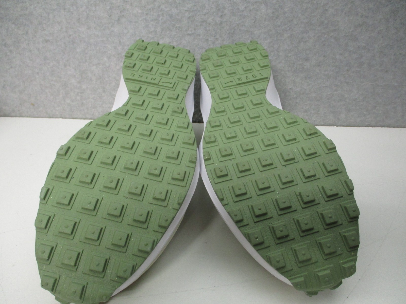 Nike Waffle Debut Casual White Sea Glass Oil Green/Beige Shoes Womens Sz 10