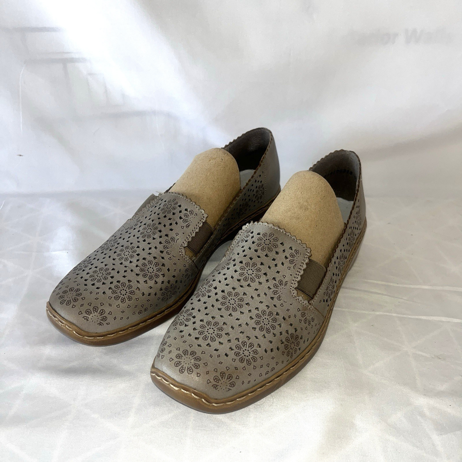 Rieker women’s Doris Loafers Shoes Gray Leather Perforated Slip-ons Size 40 9.5