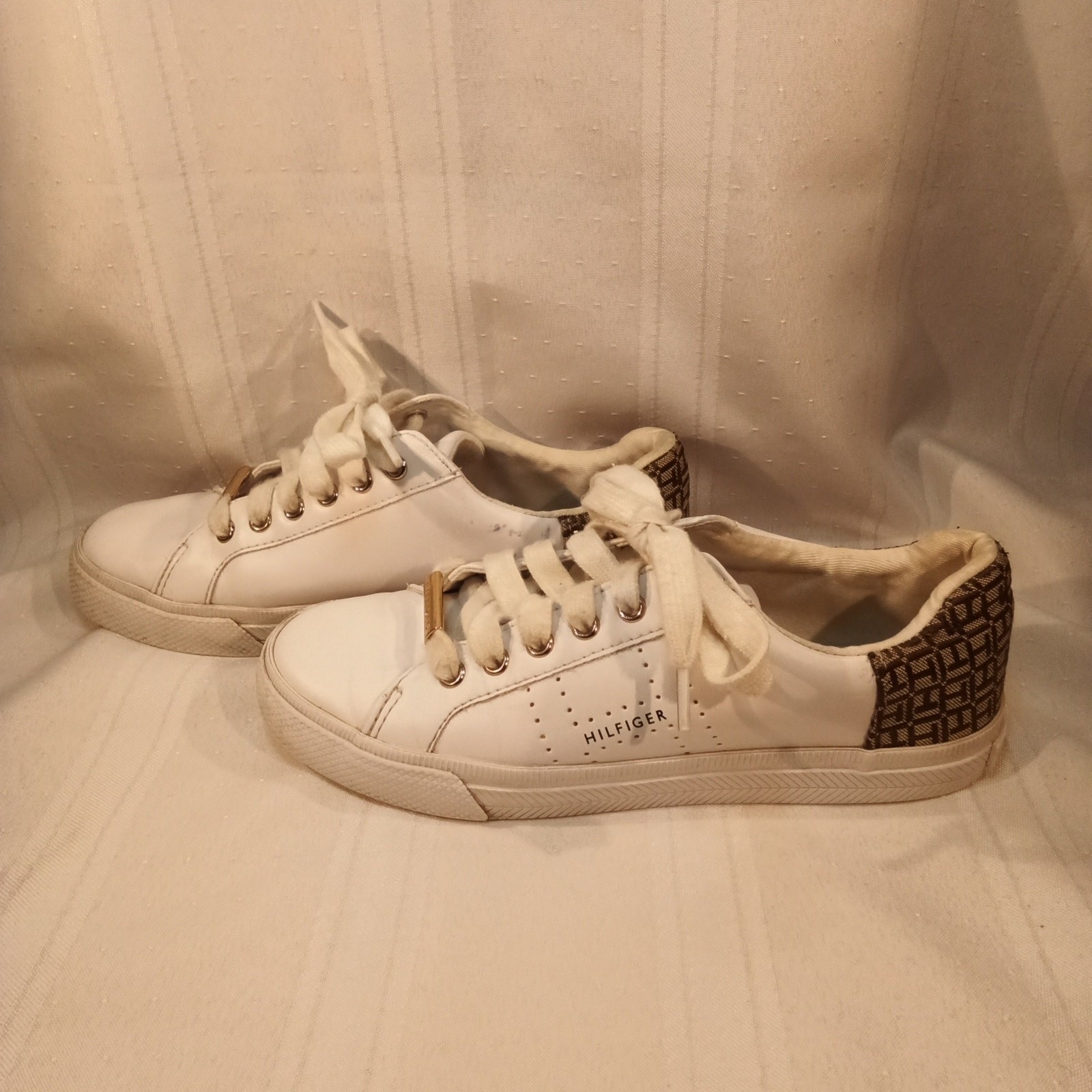 Women’s Tommy Hilfiger Signature Sneaker Size 5.5 M – White/Logo Panel