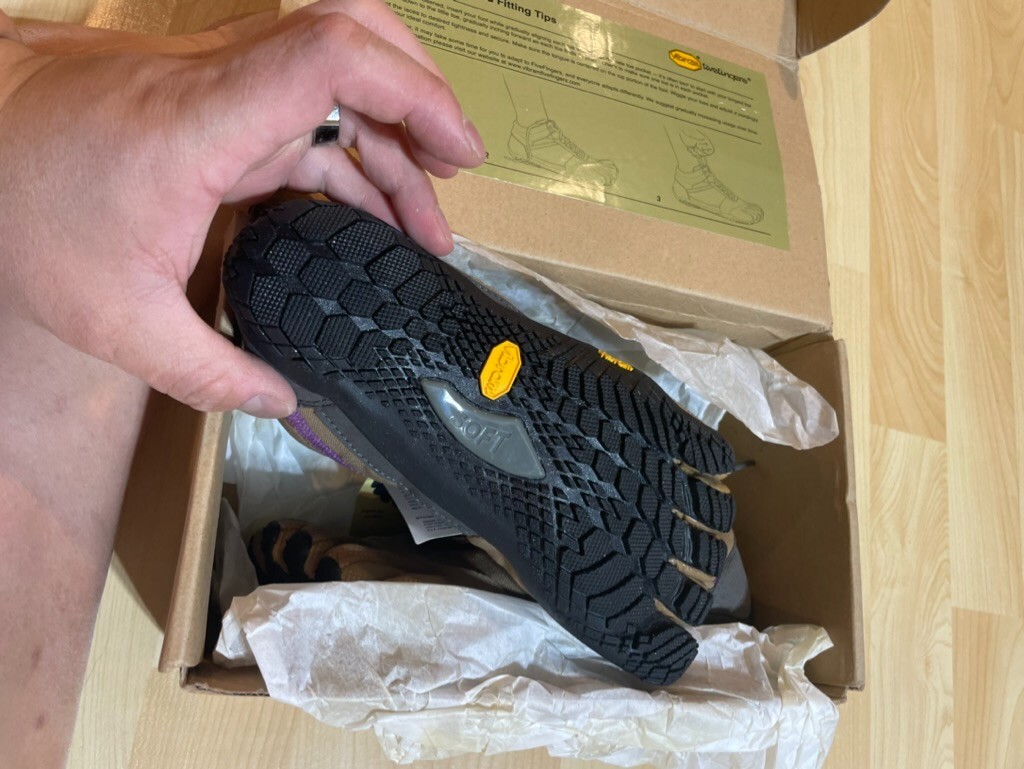 Vibram Fivefingers TREK Ascent Insulated Khaki Grape Woman Size EU36 6.7-7