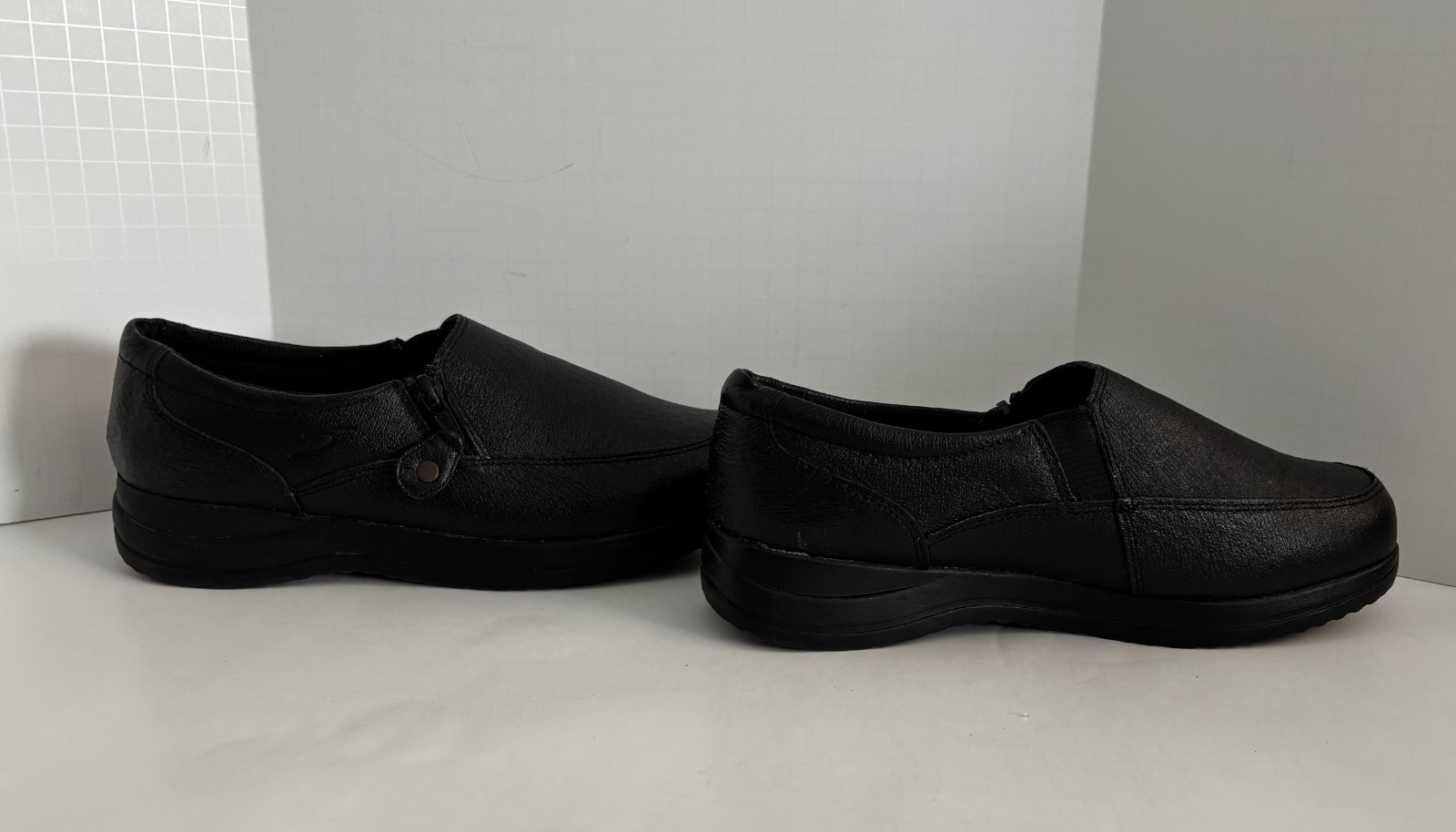 WOMEN’S SIZE 7W DR. SCHOLL’S BLACK LEATHER UPPER WORK SHOES