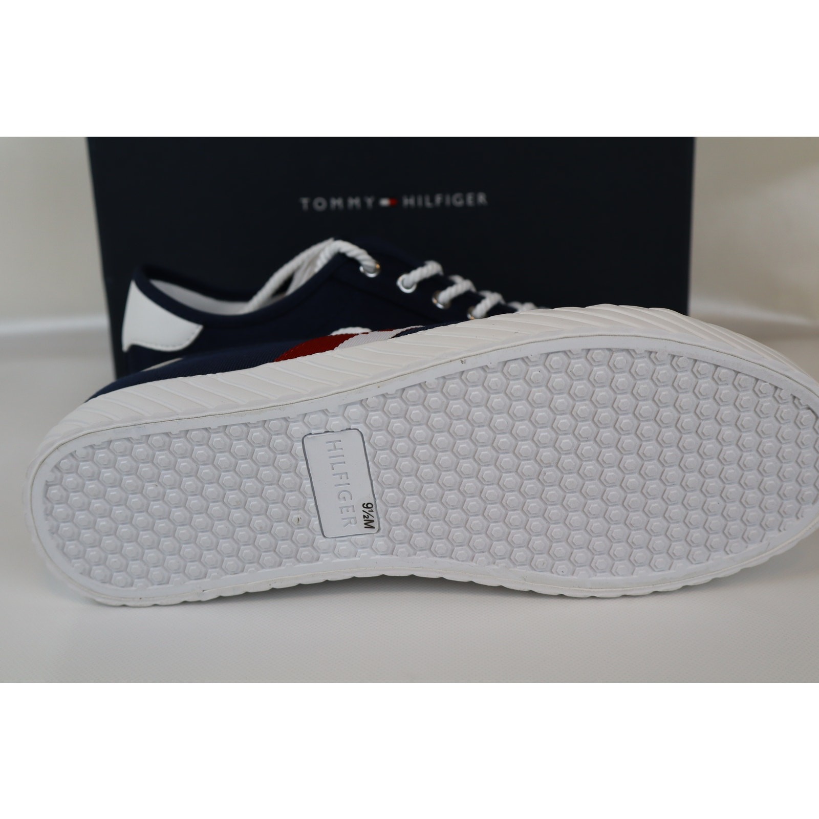 NEW Tommy Hilfiger Hartliy Sneakers Women’s Navy Blue Low Top Lace Up Size 9.5M