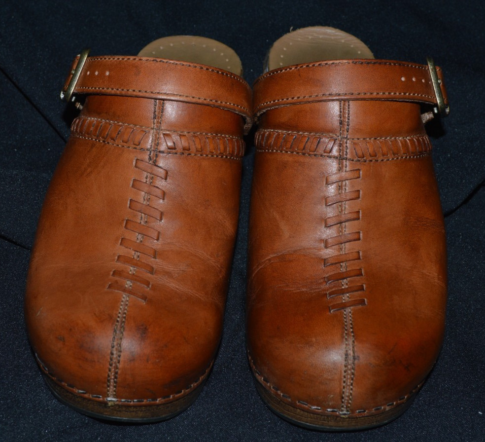WOMEN’S DANSKO CHESTNUT BROWN LEATHER STITCH CLOGS SIZE 37/6.5-7