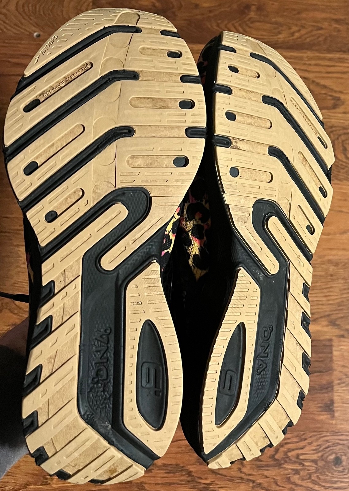 Brooks Running Shoes Size 9 Leopard Print