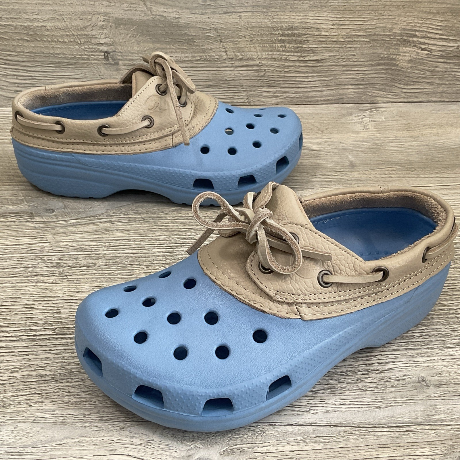 Crocs Islander Leather Outdoor Washable Boat Shoes Blue Biege Women’s Size 6 NEW